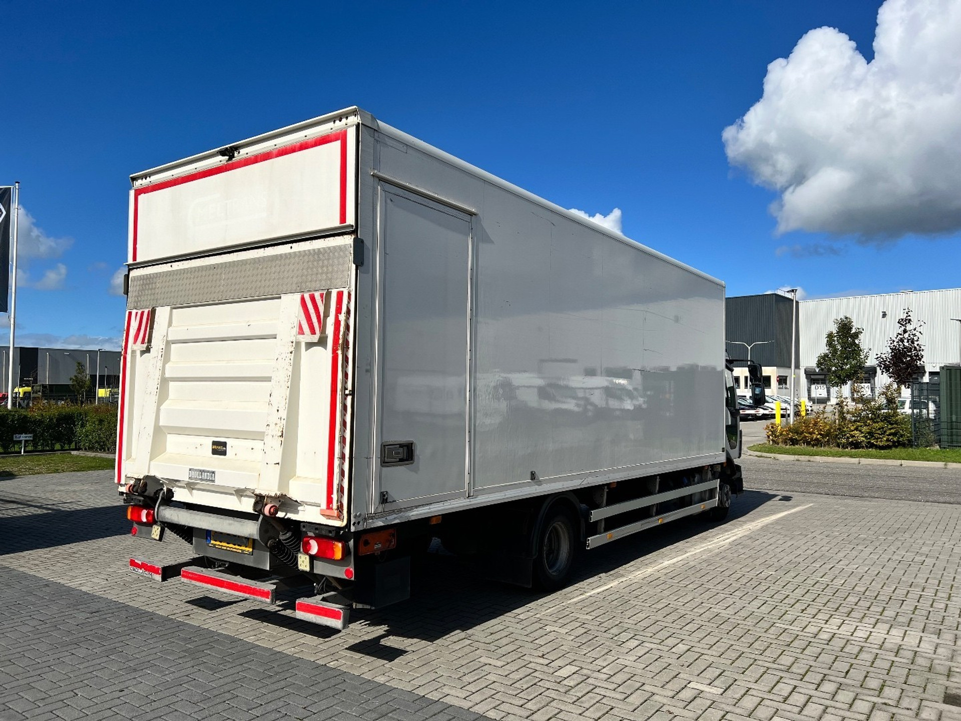 47832989-5.jpg