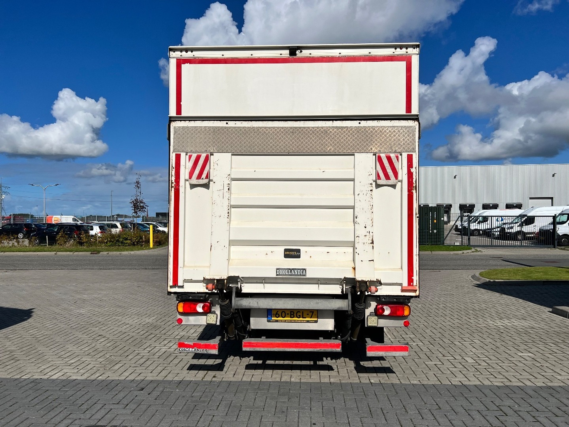 47832989-6.jpg