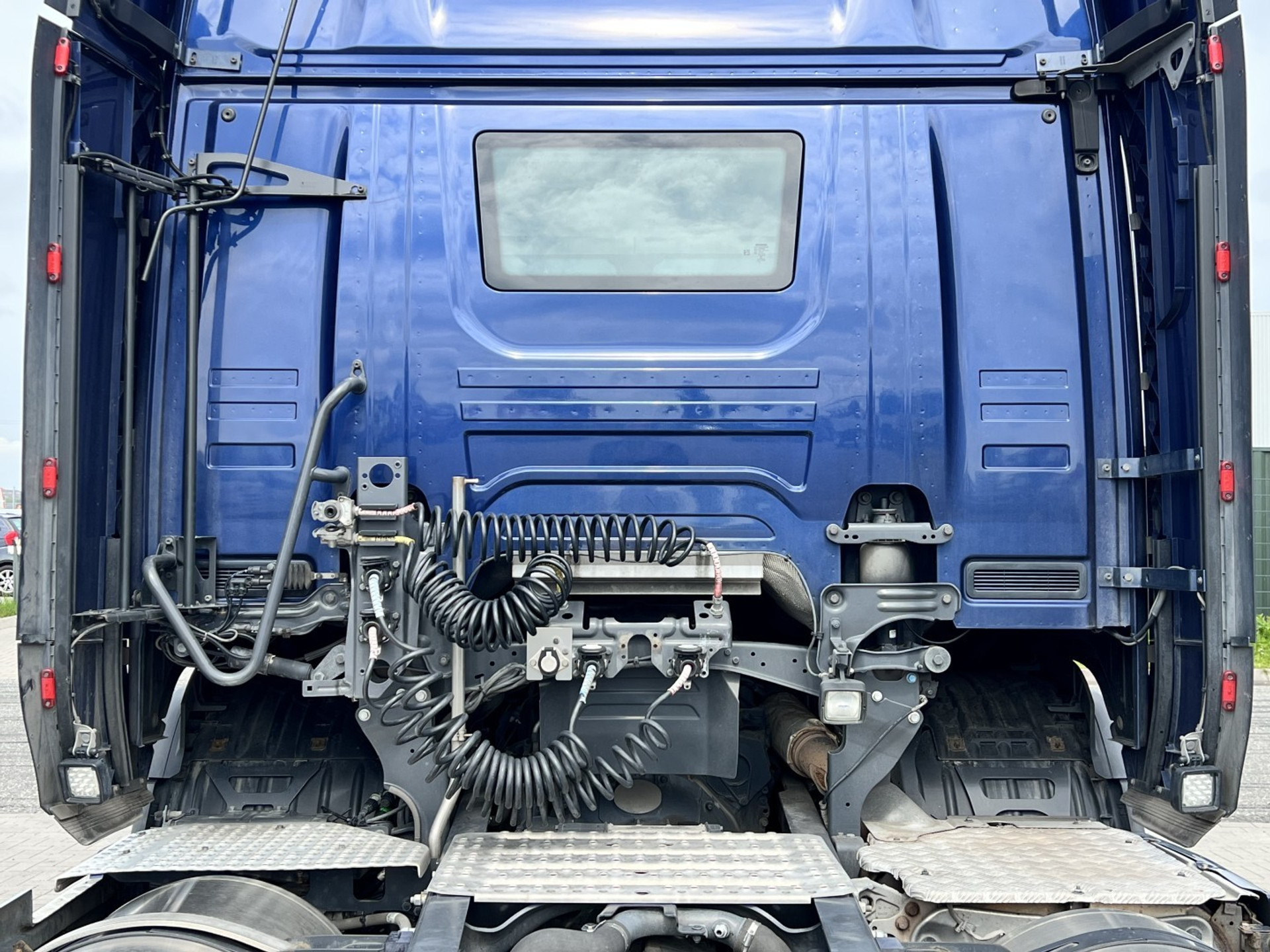 44751726-11.jpg