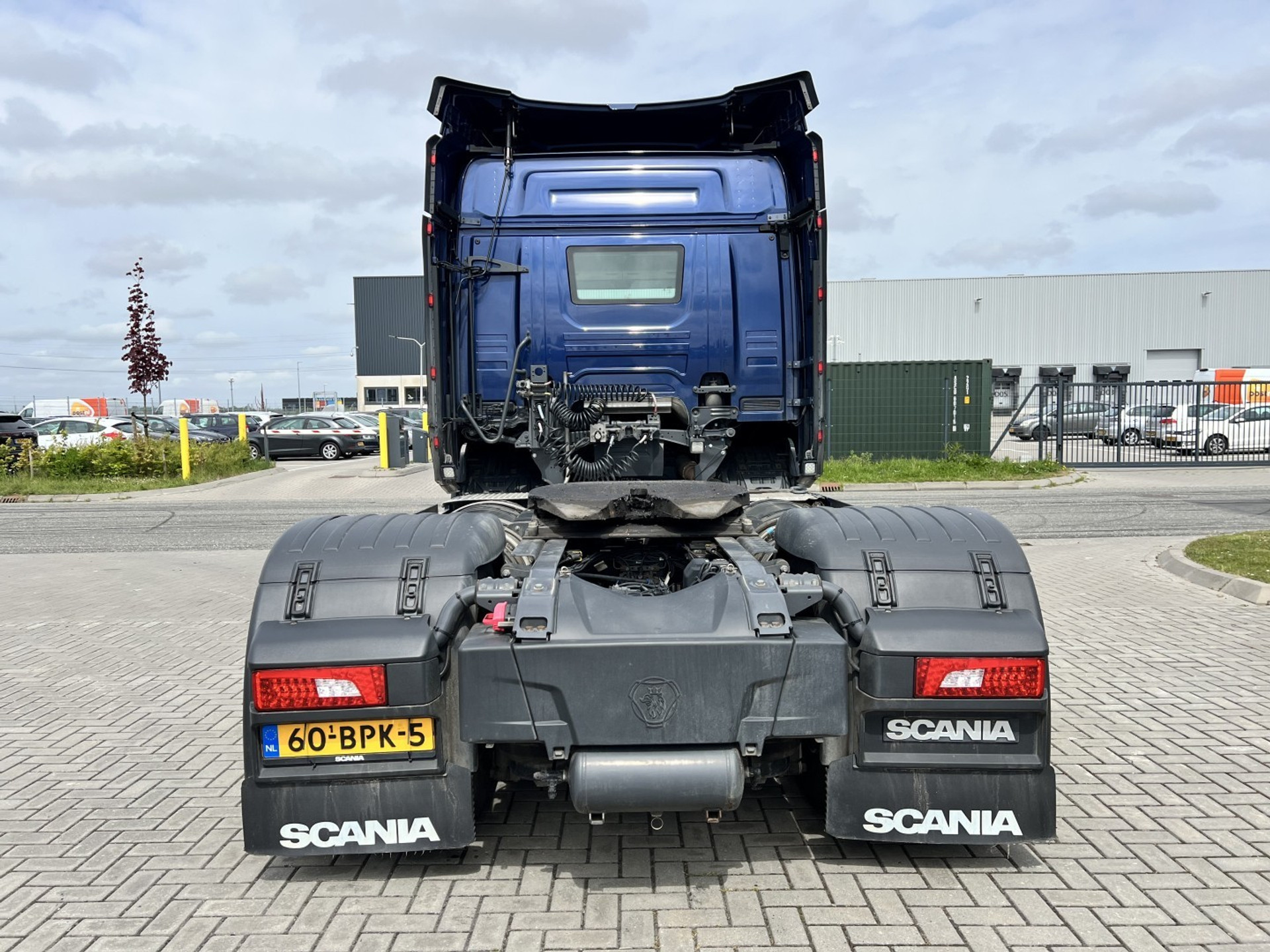 44751726-6.jpg