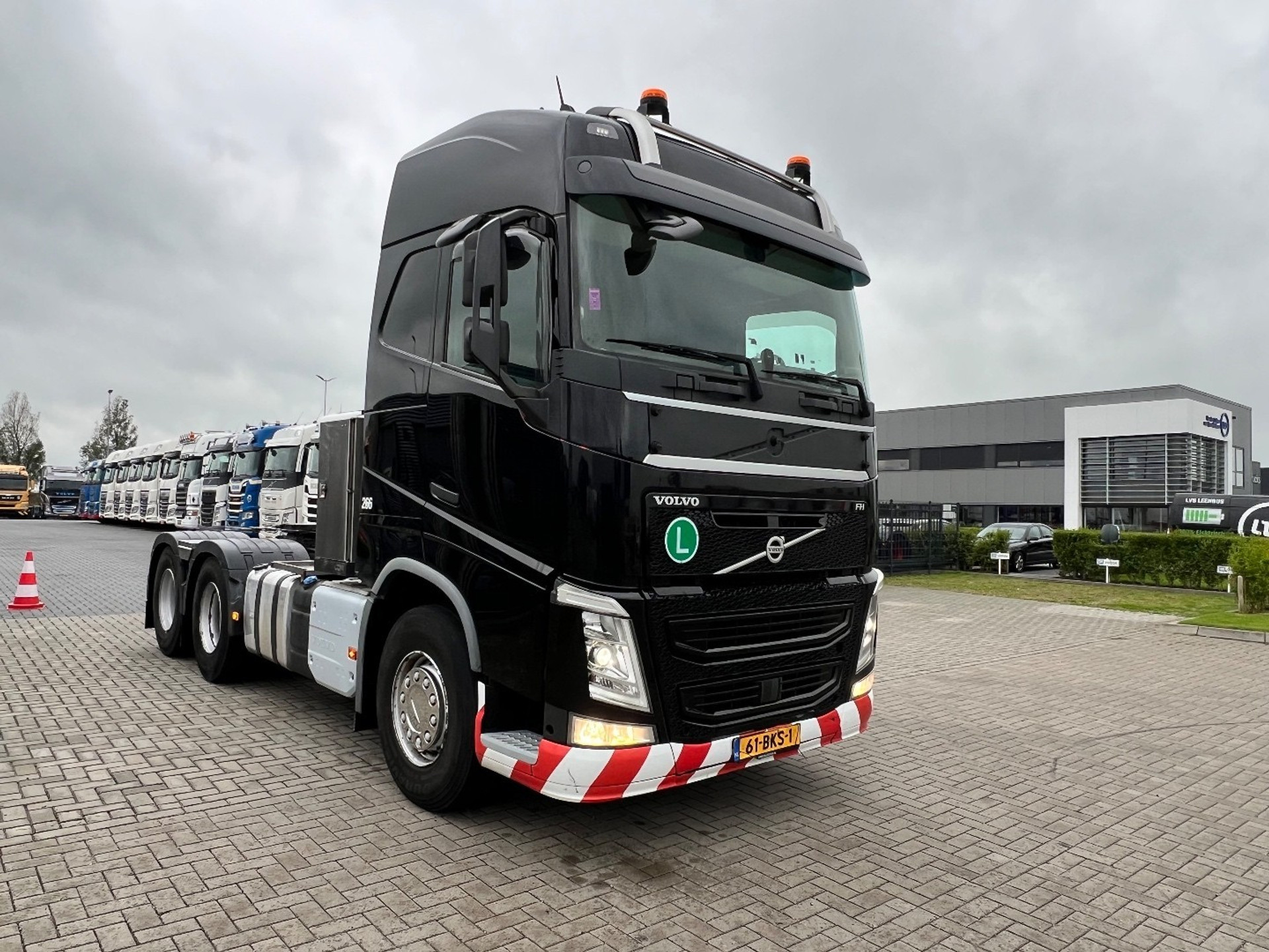 47711893-3.jpg