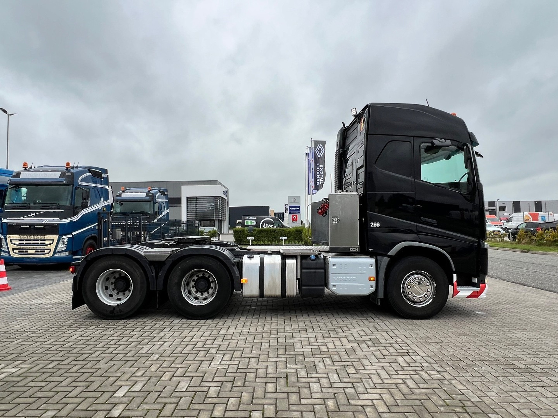 47711893-4.jpg