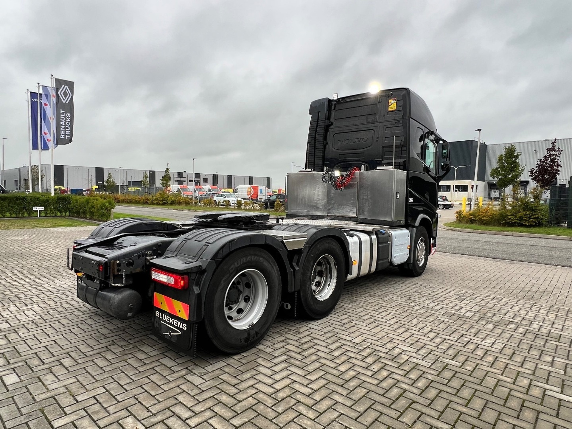 47711893-5.jpg