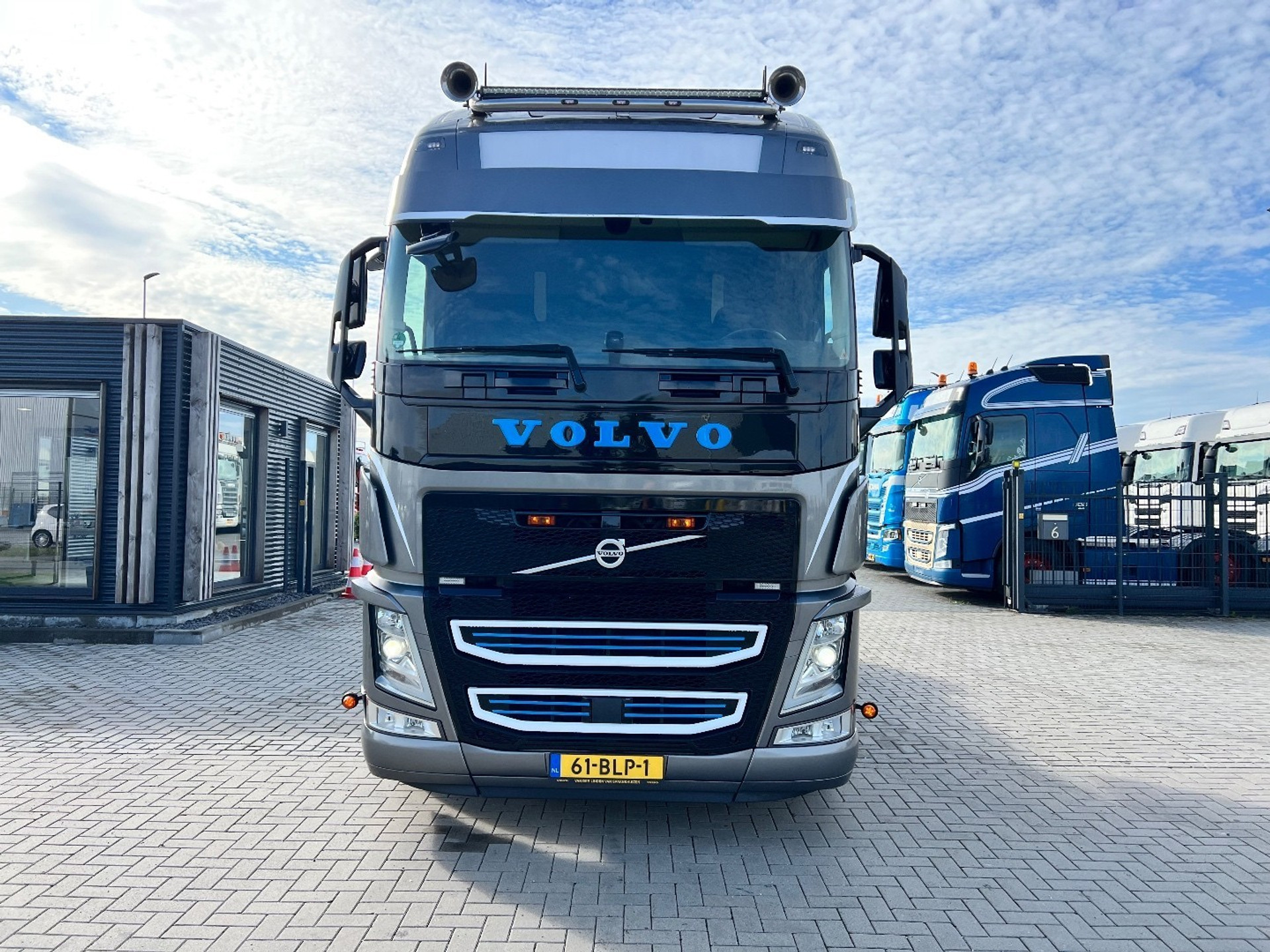 47514588-2.jpg