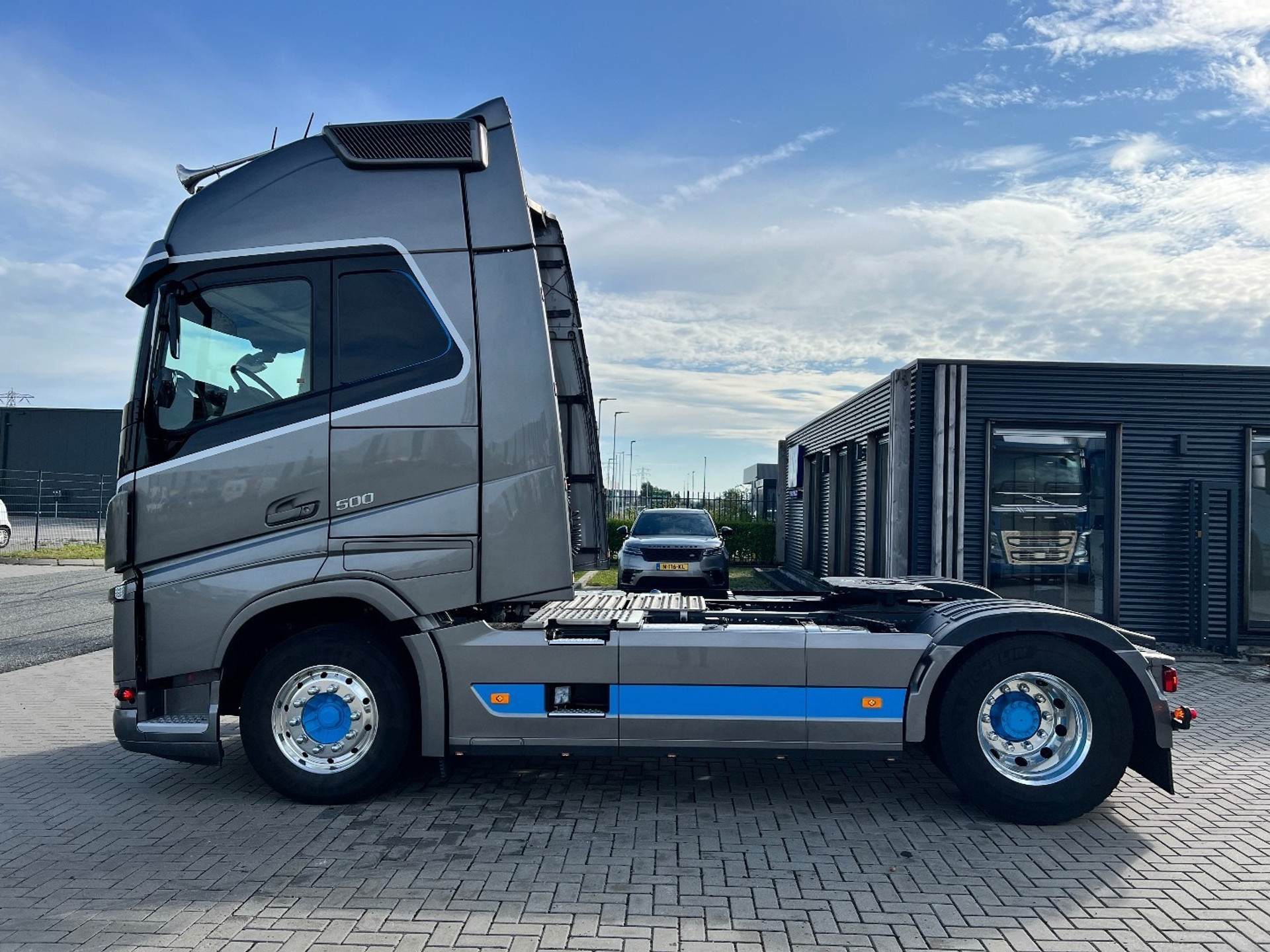 47514588-8.jpg