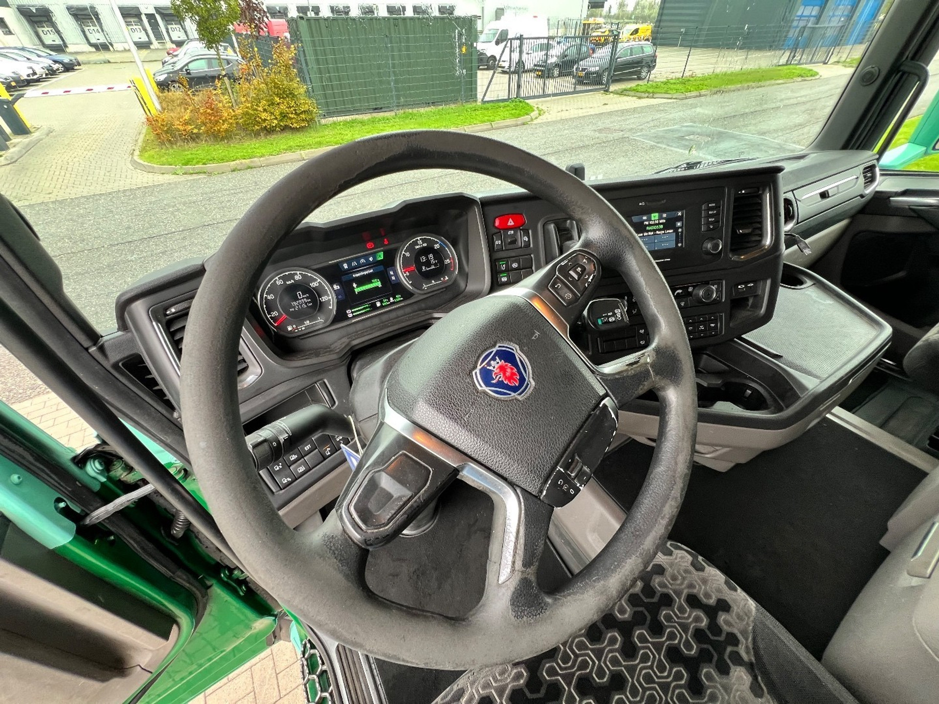 48183290-19.jpg