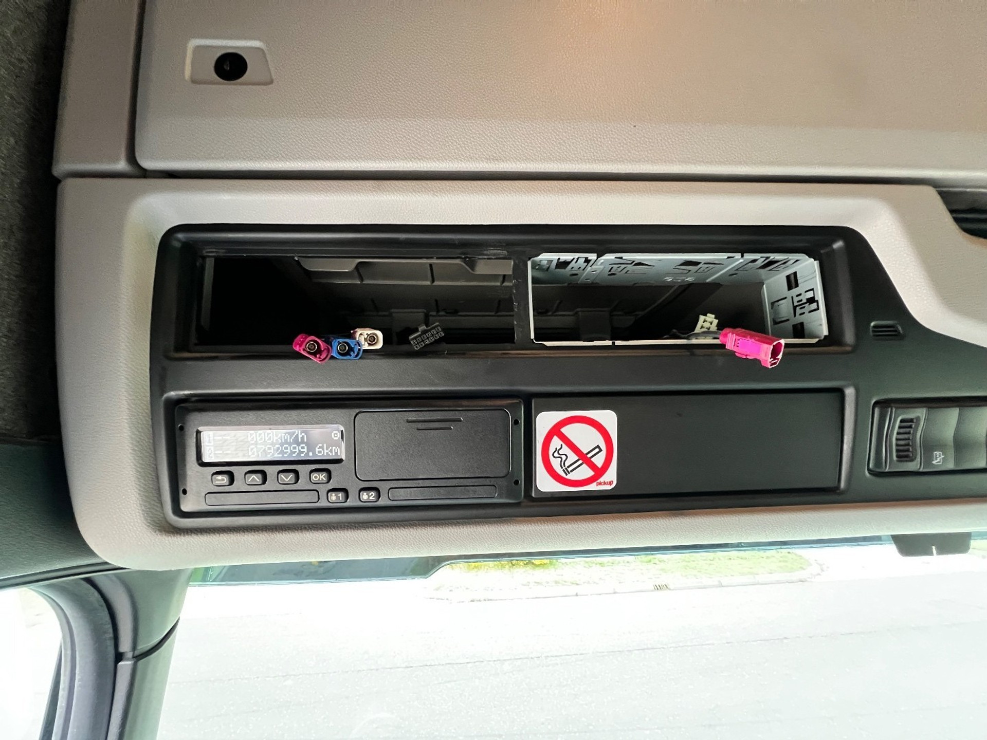 48183290-20.jpg