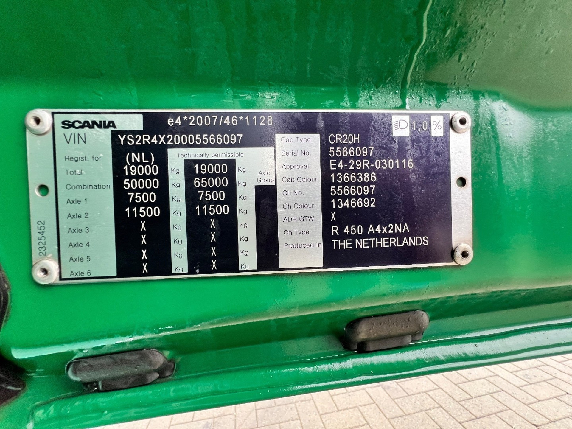 48183290-22.jpg