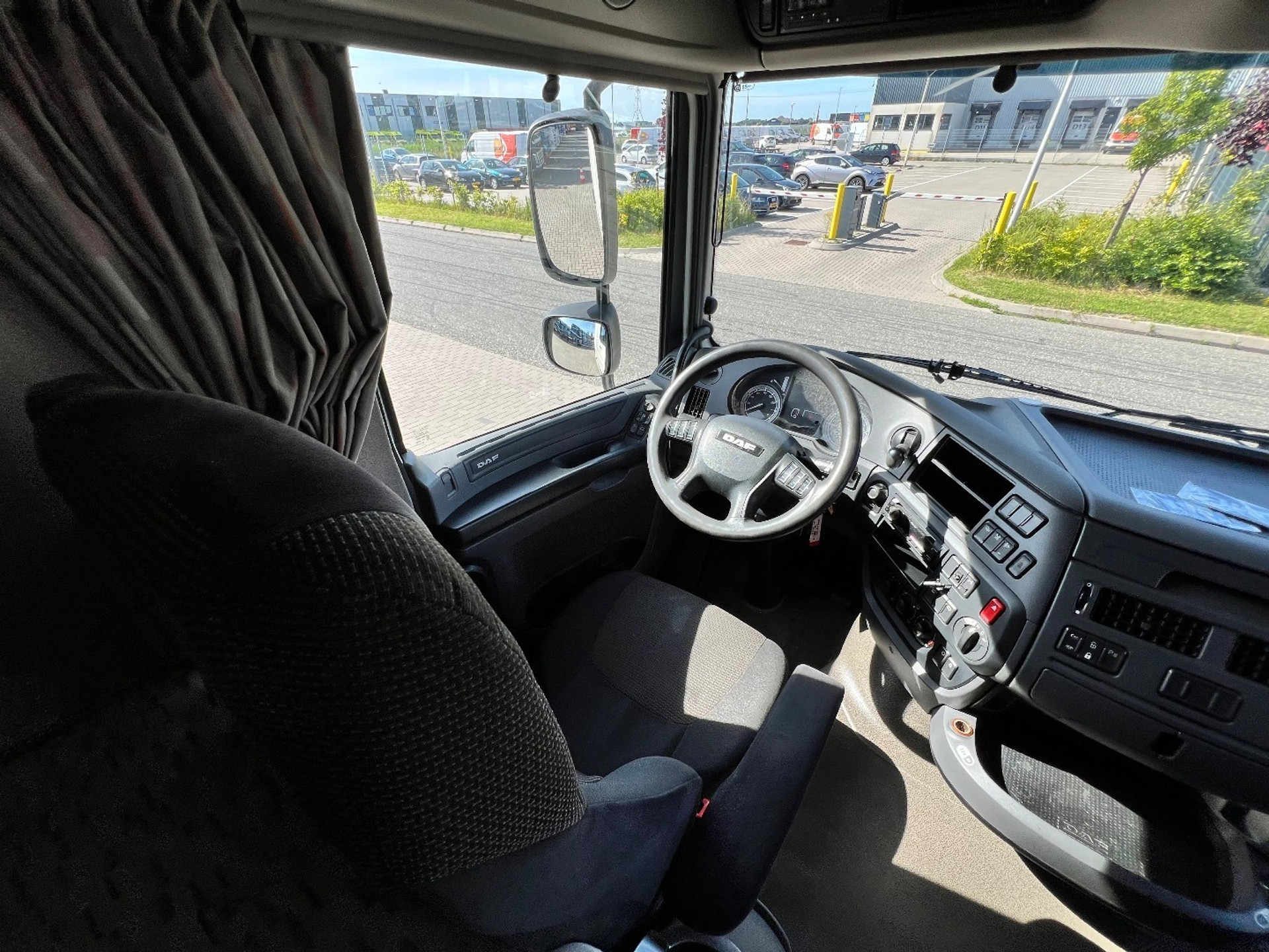 46302138-27.jpg