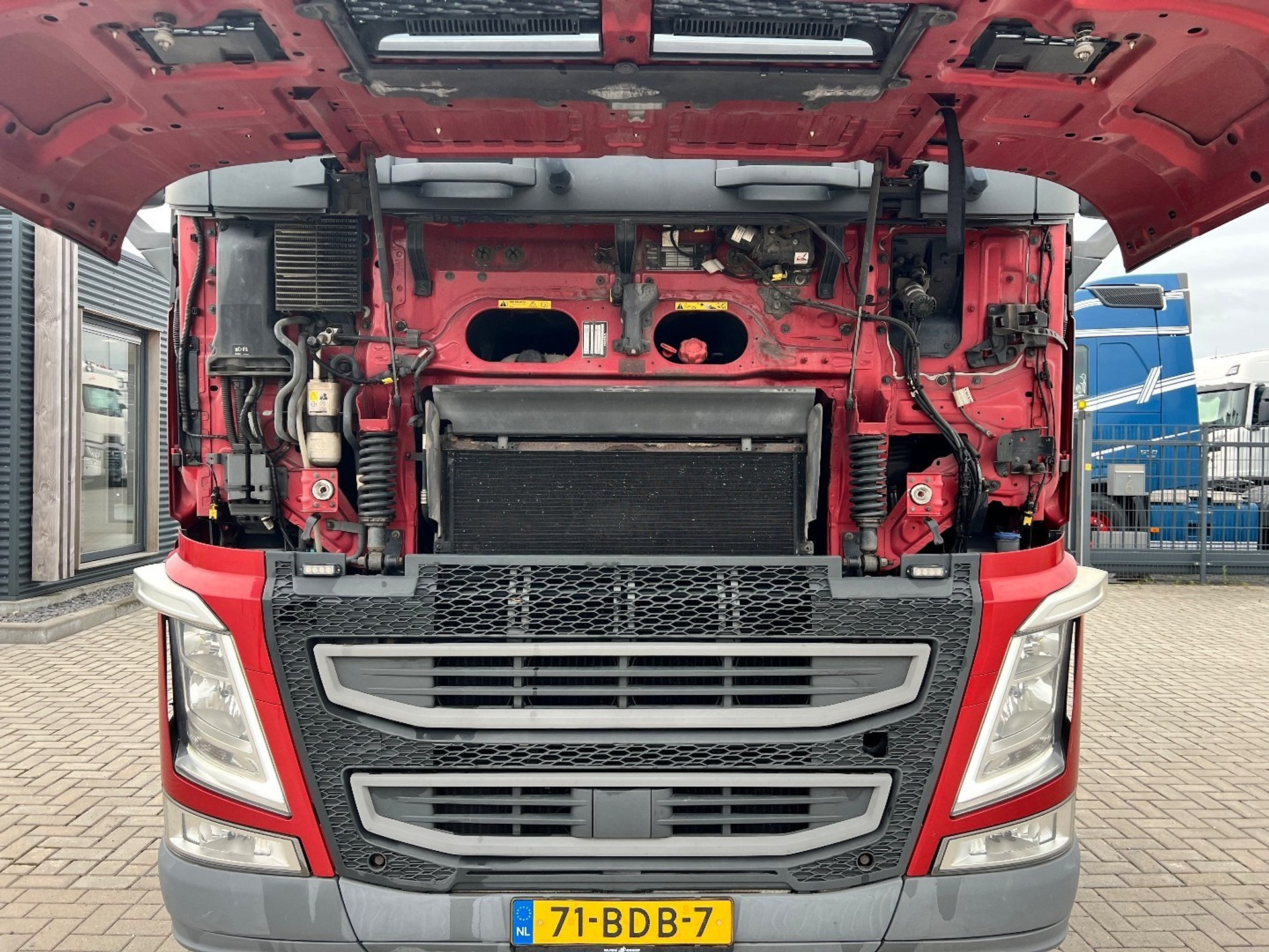 46854817-13.jpg
