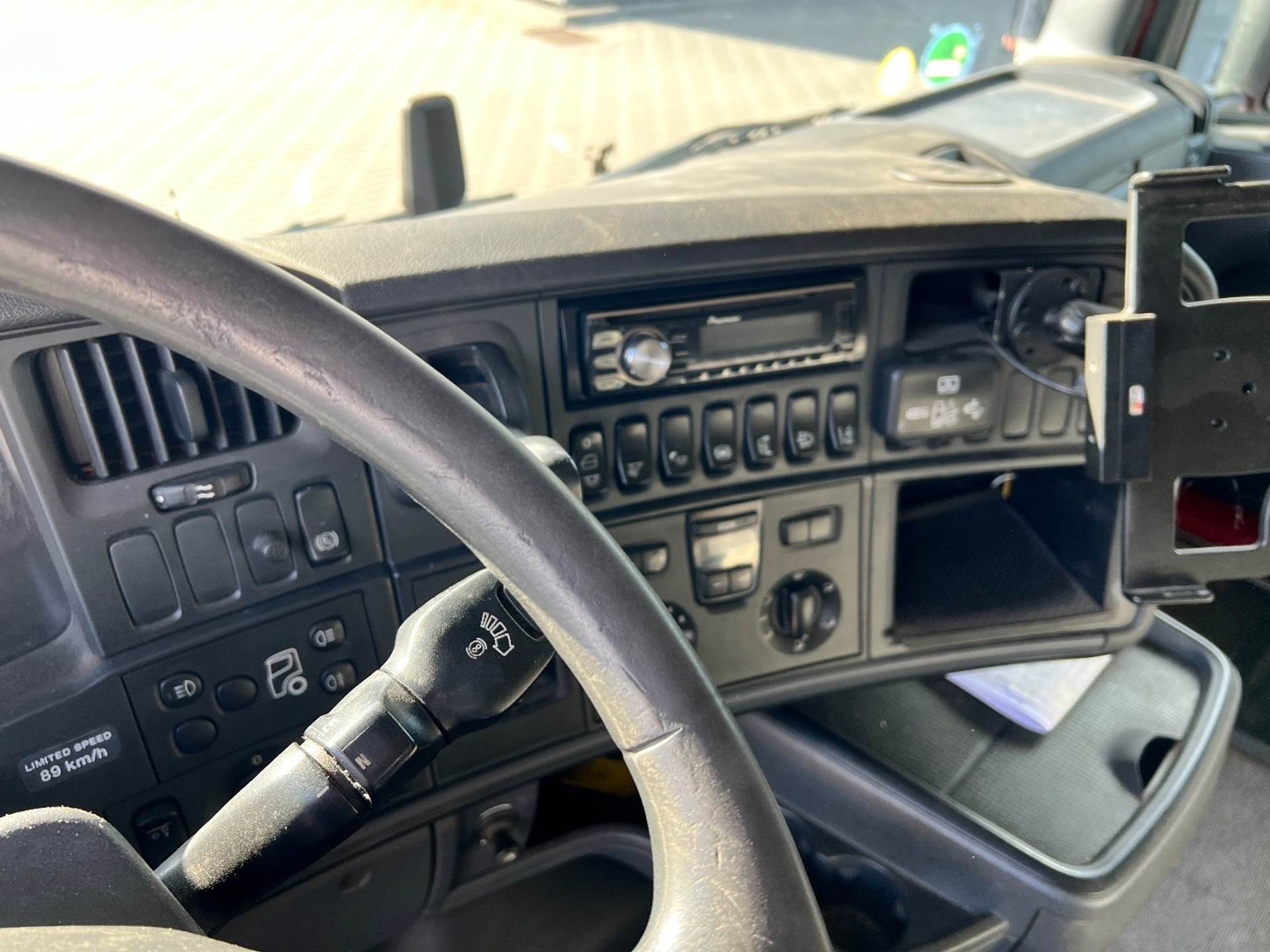 47675325-20.jpg