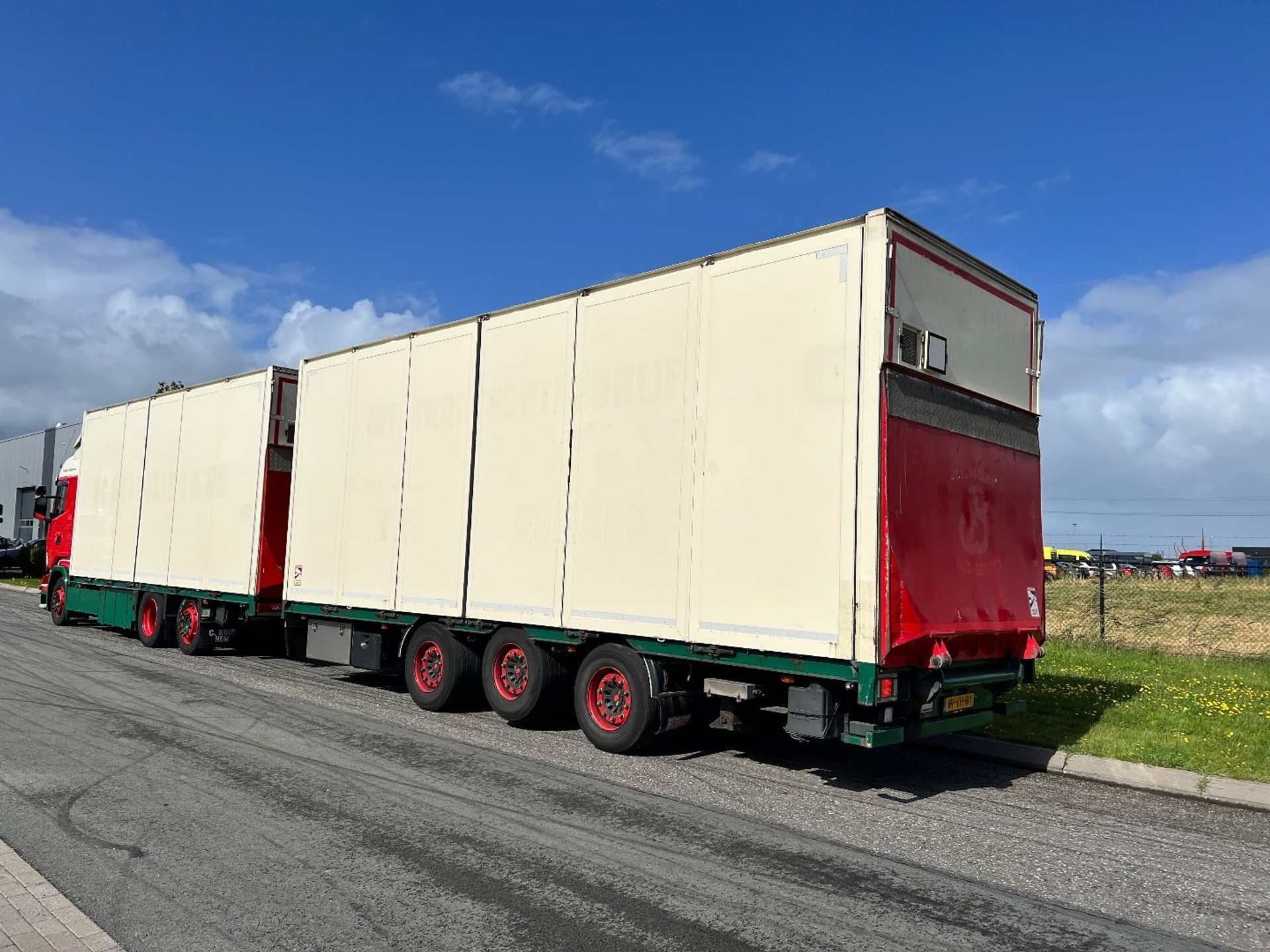 47675325-3.jpg