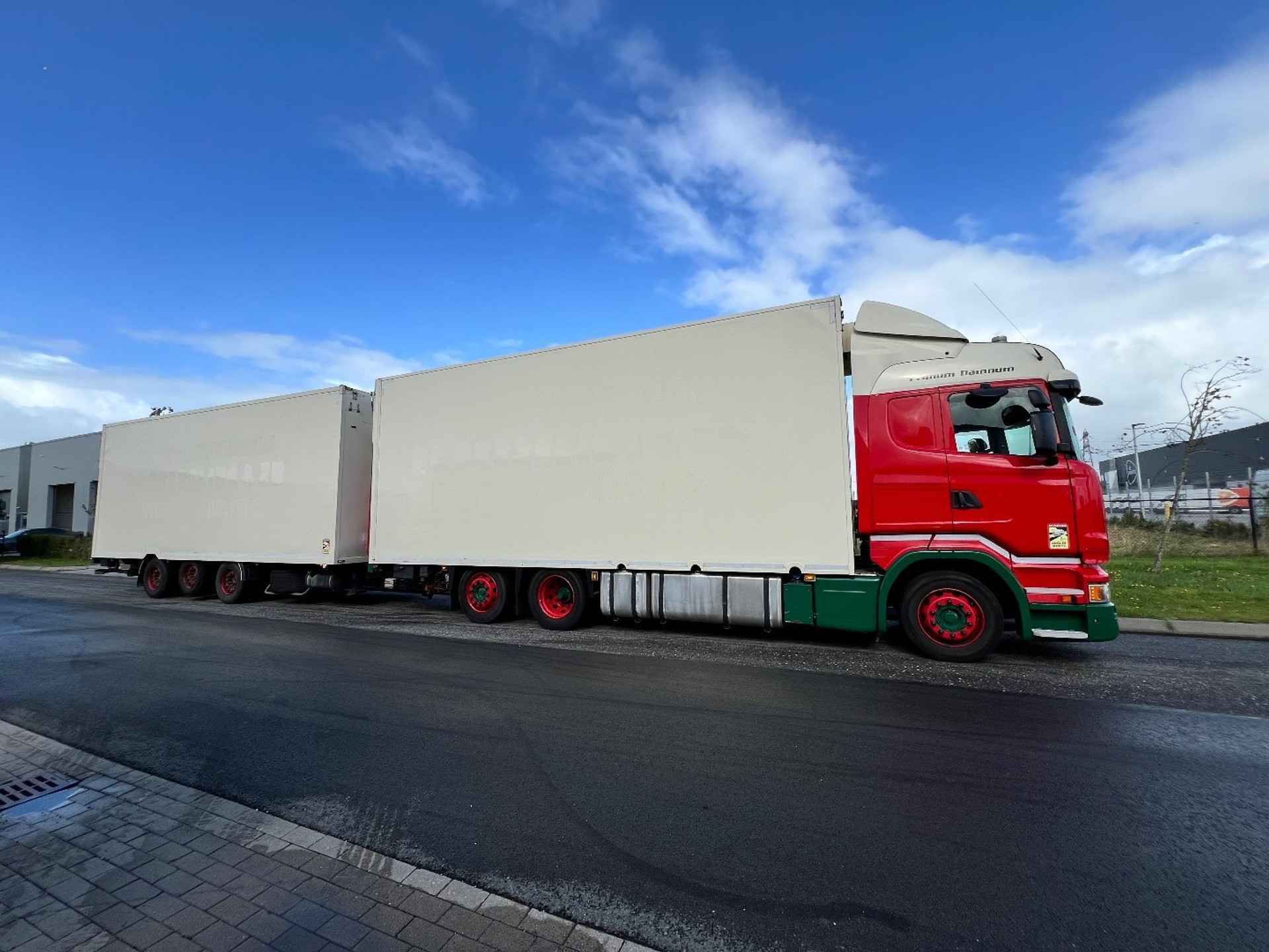 47675325-5.jpg