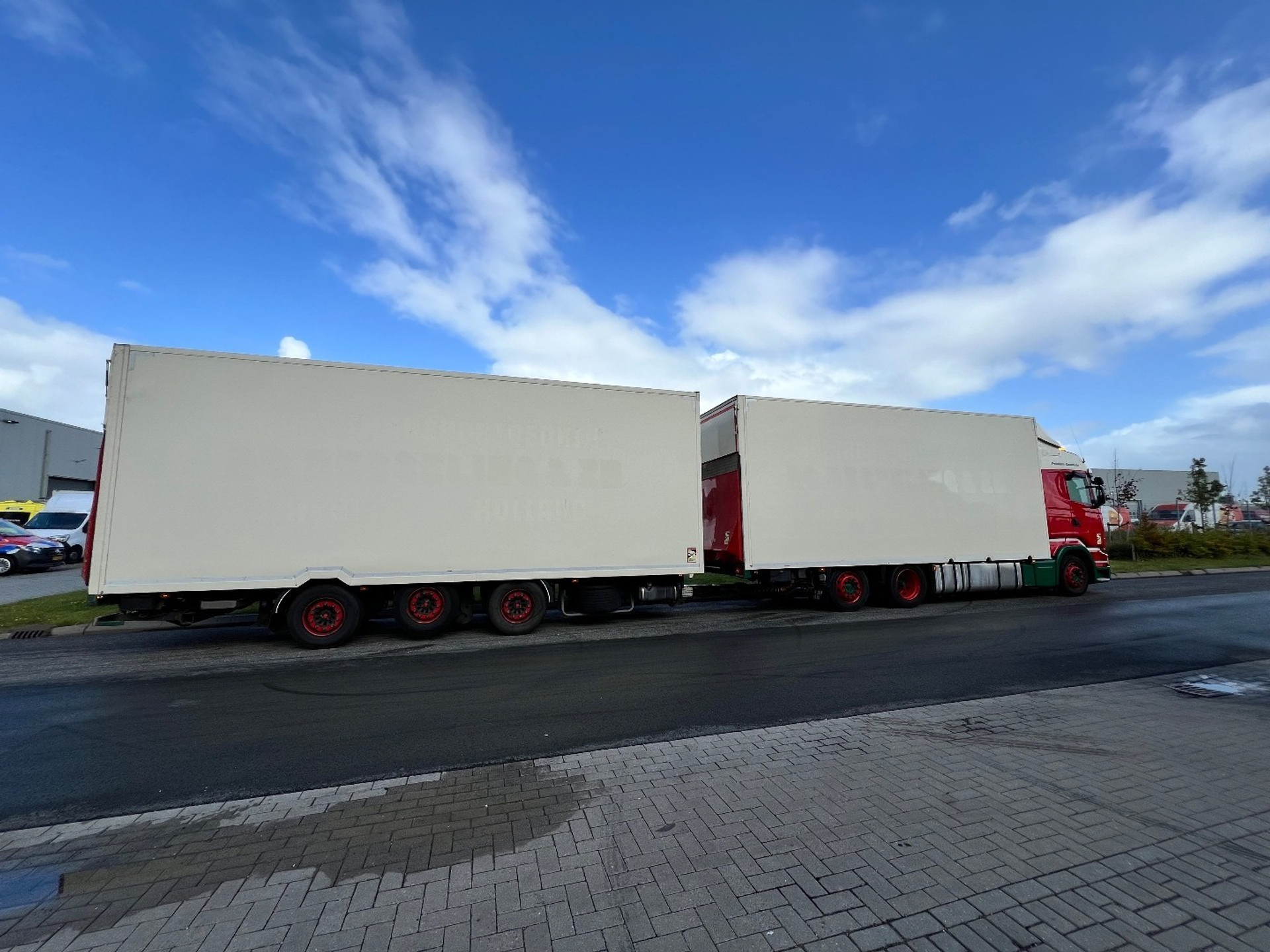 47675325-6.jpg