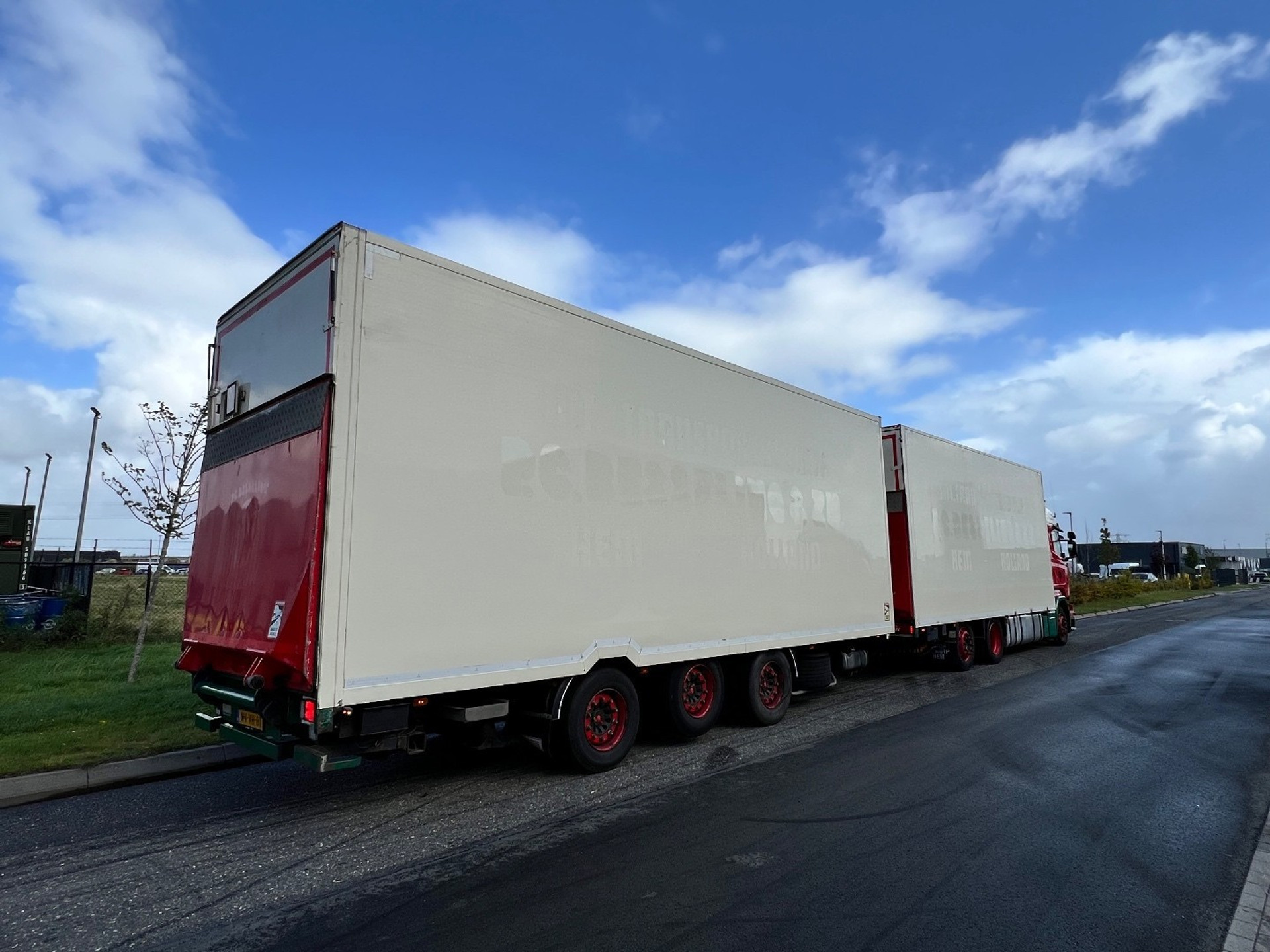 47675325-7.jpg