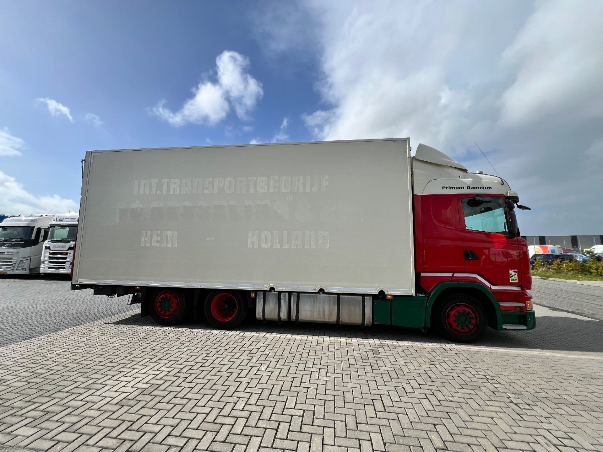 47678871-4.jpg