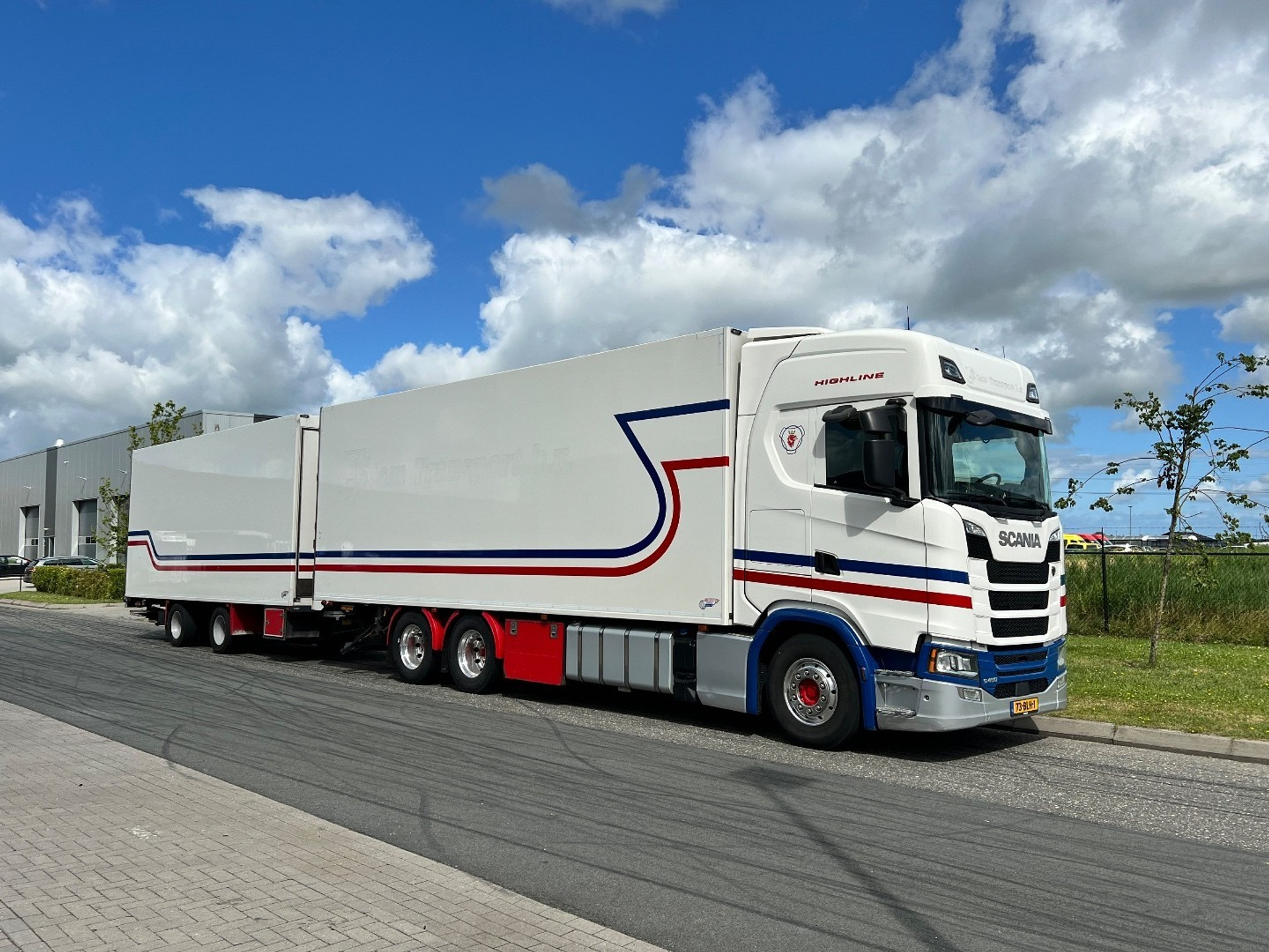 46125625-3.jpg