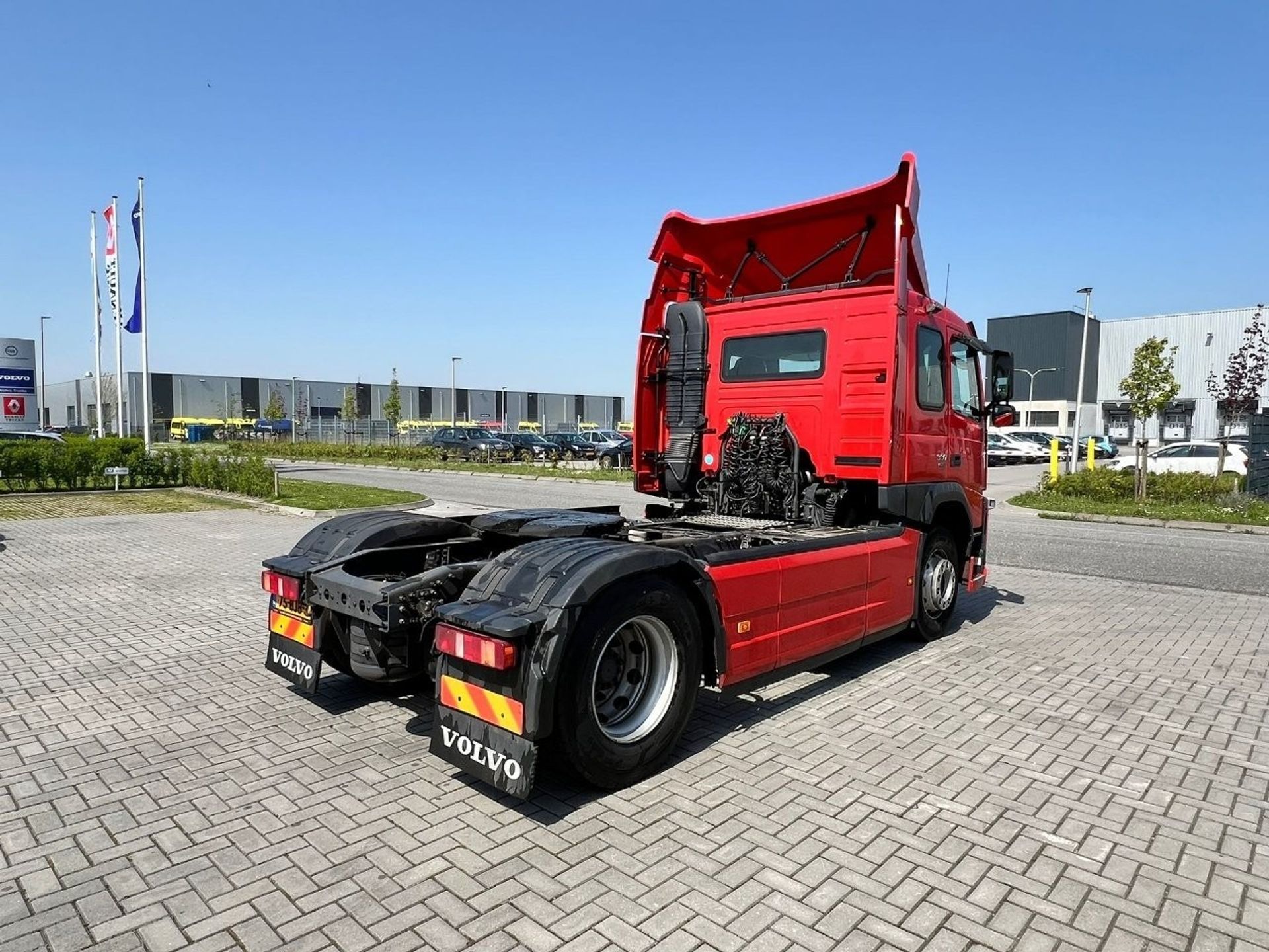 Volvo-FM-330-7.jpg