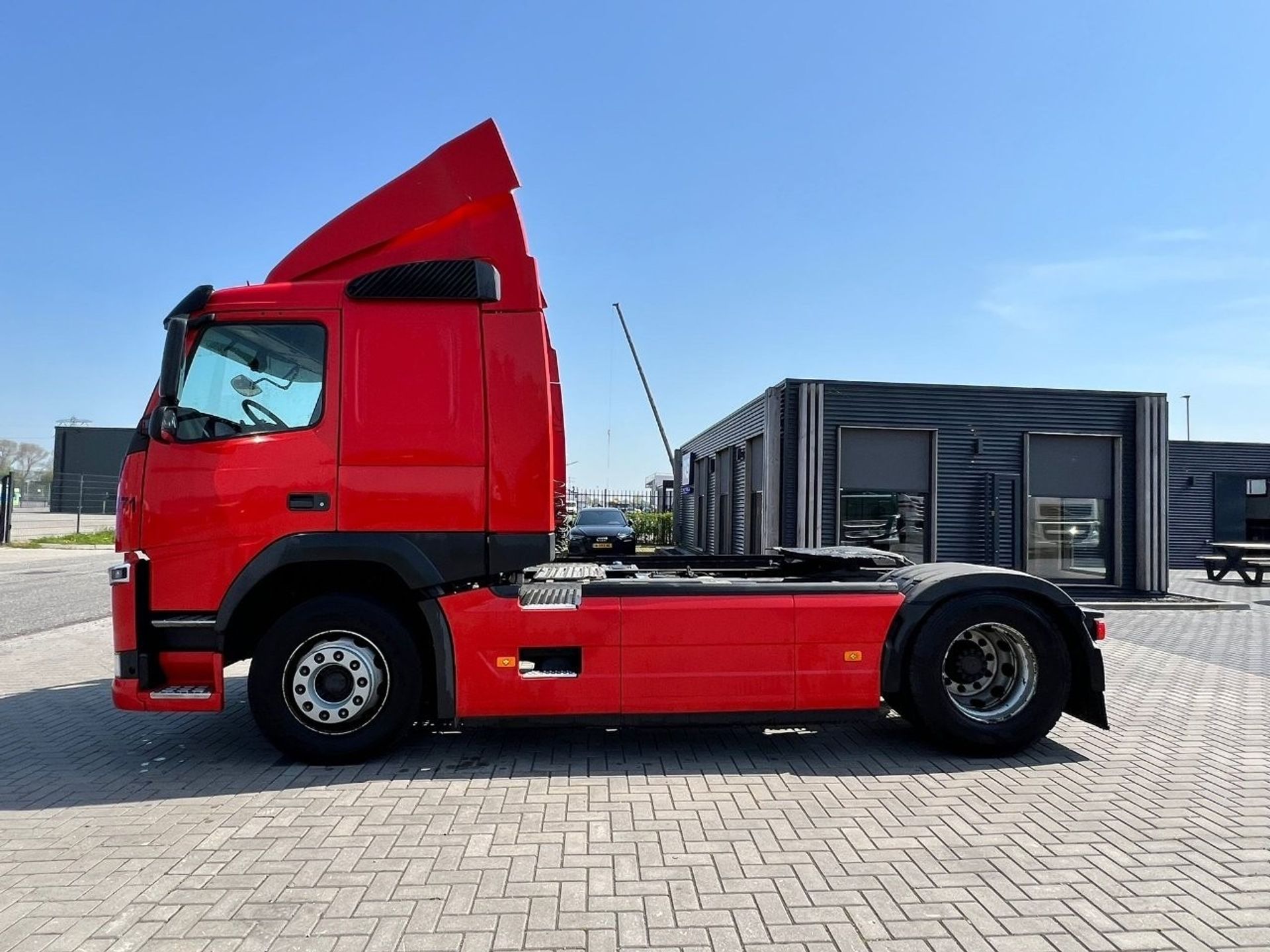 Volvo-FM-330-8.jpg