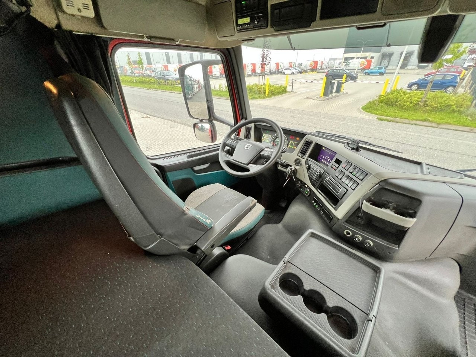 45205255-15.jpg