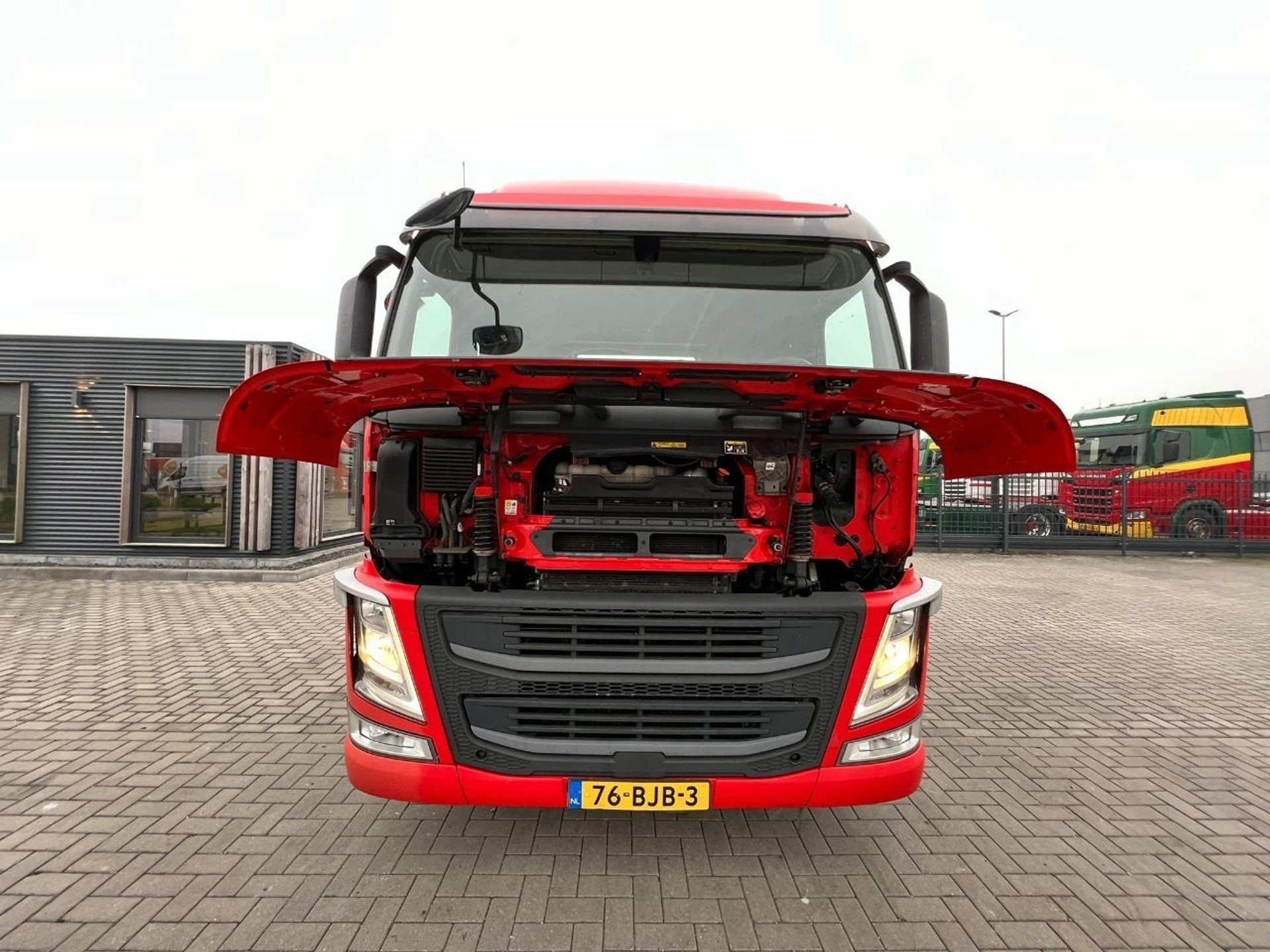 45205255-25.jpg