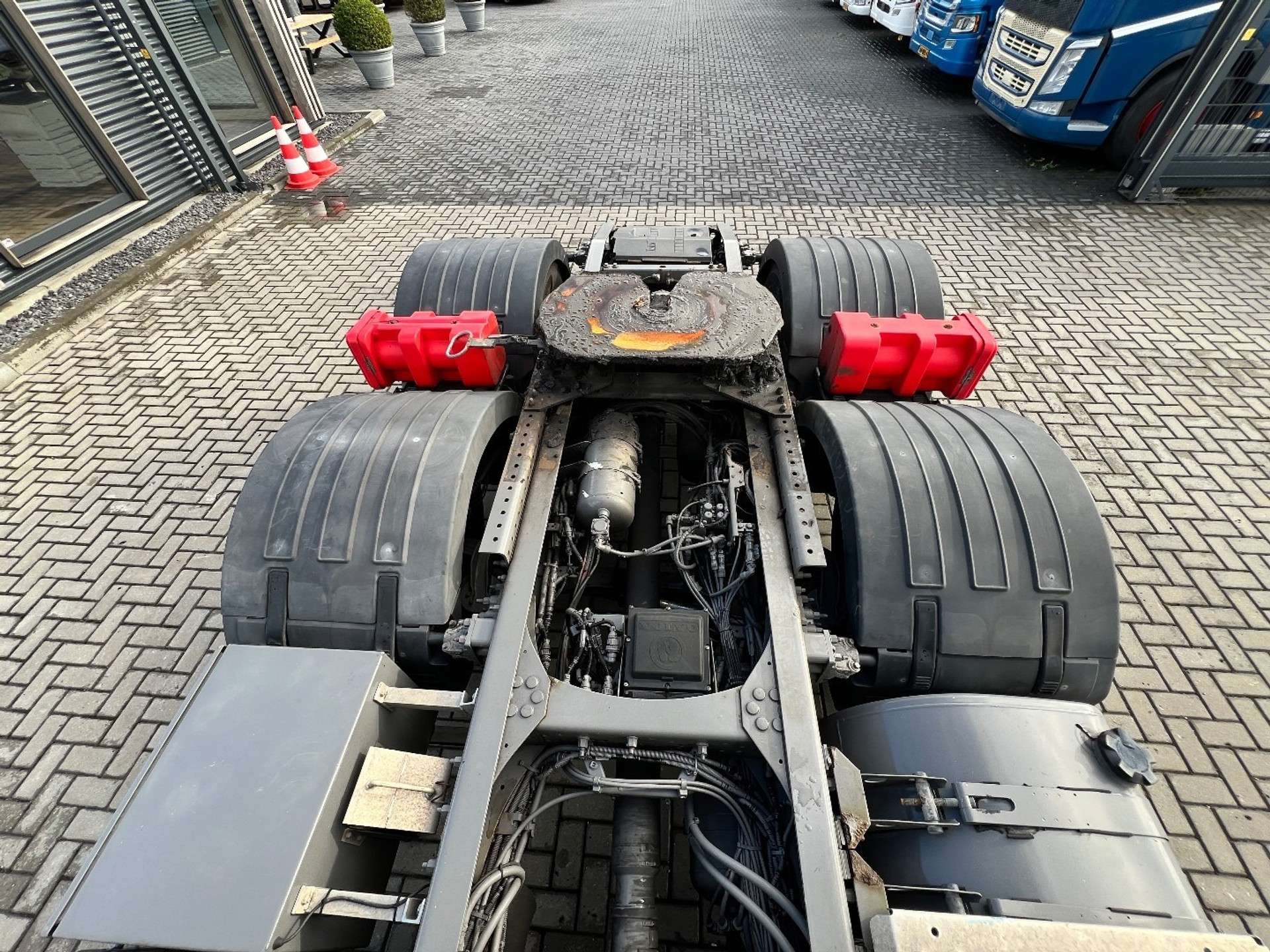 47700679-16.jpg
