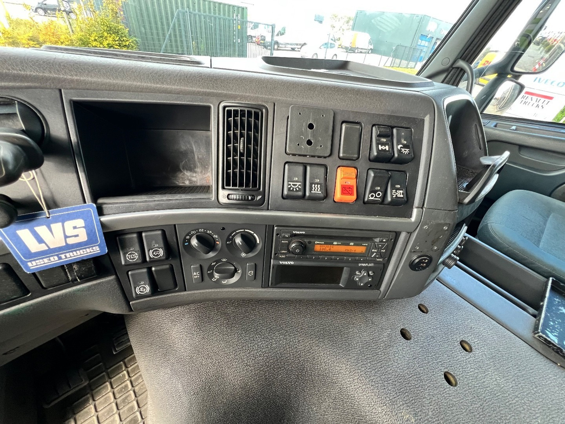 47700679-22.jpg