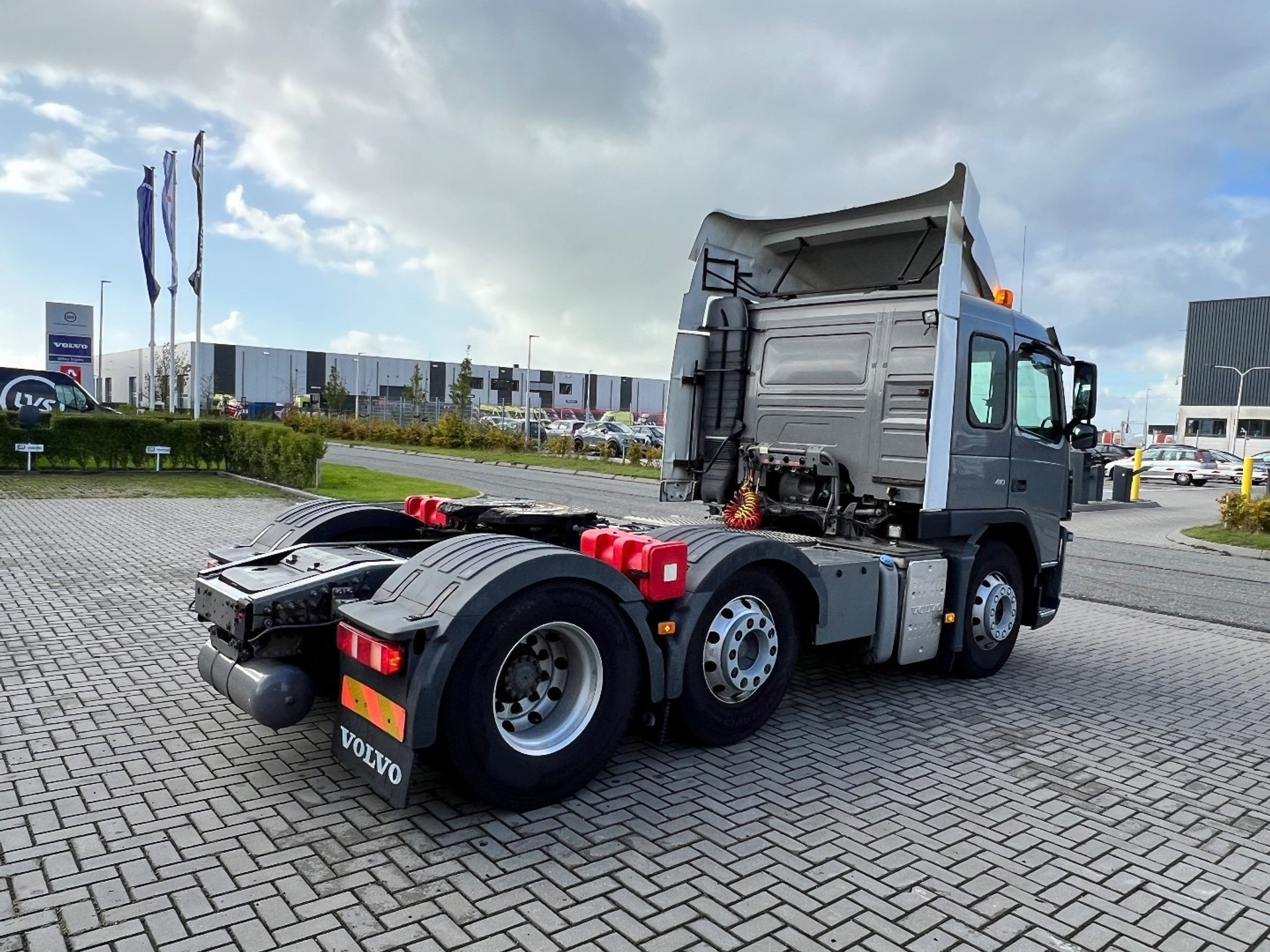 47700679-5.jpg