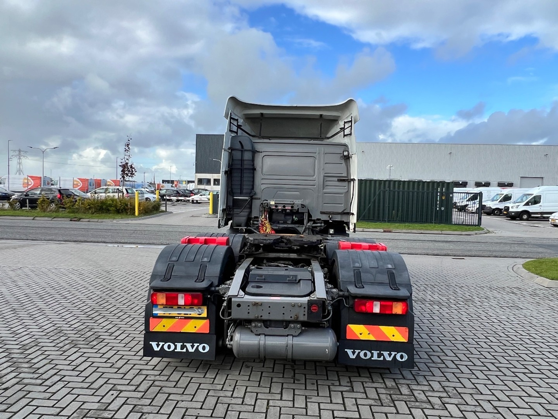 47700679-6.jpg