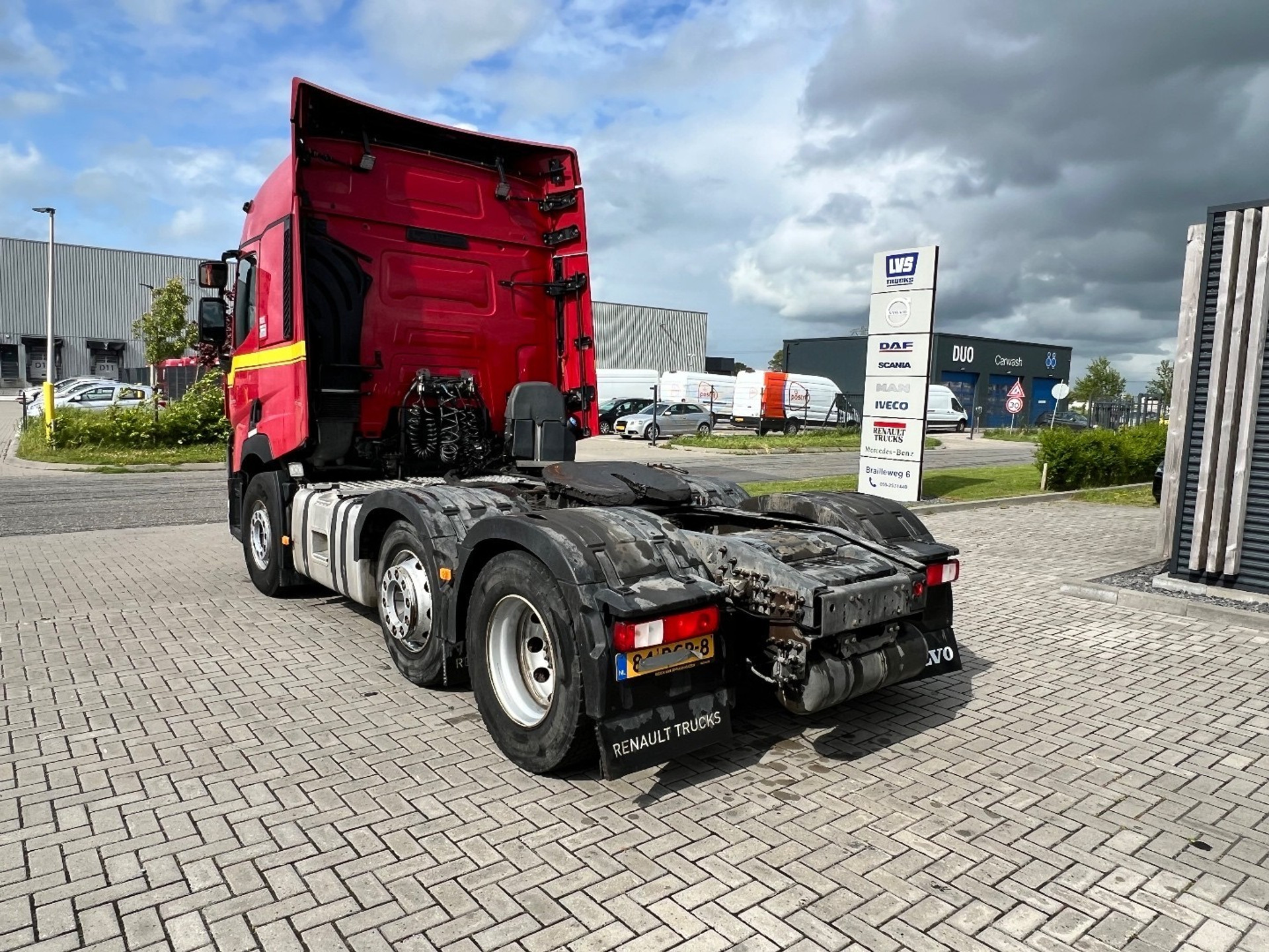 45566420-7.jpg