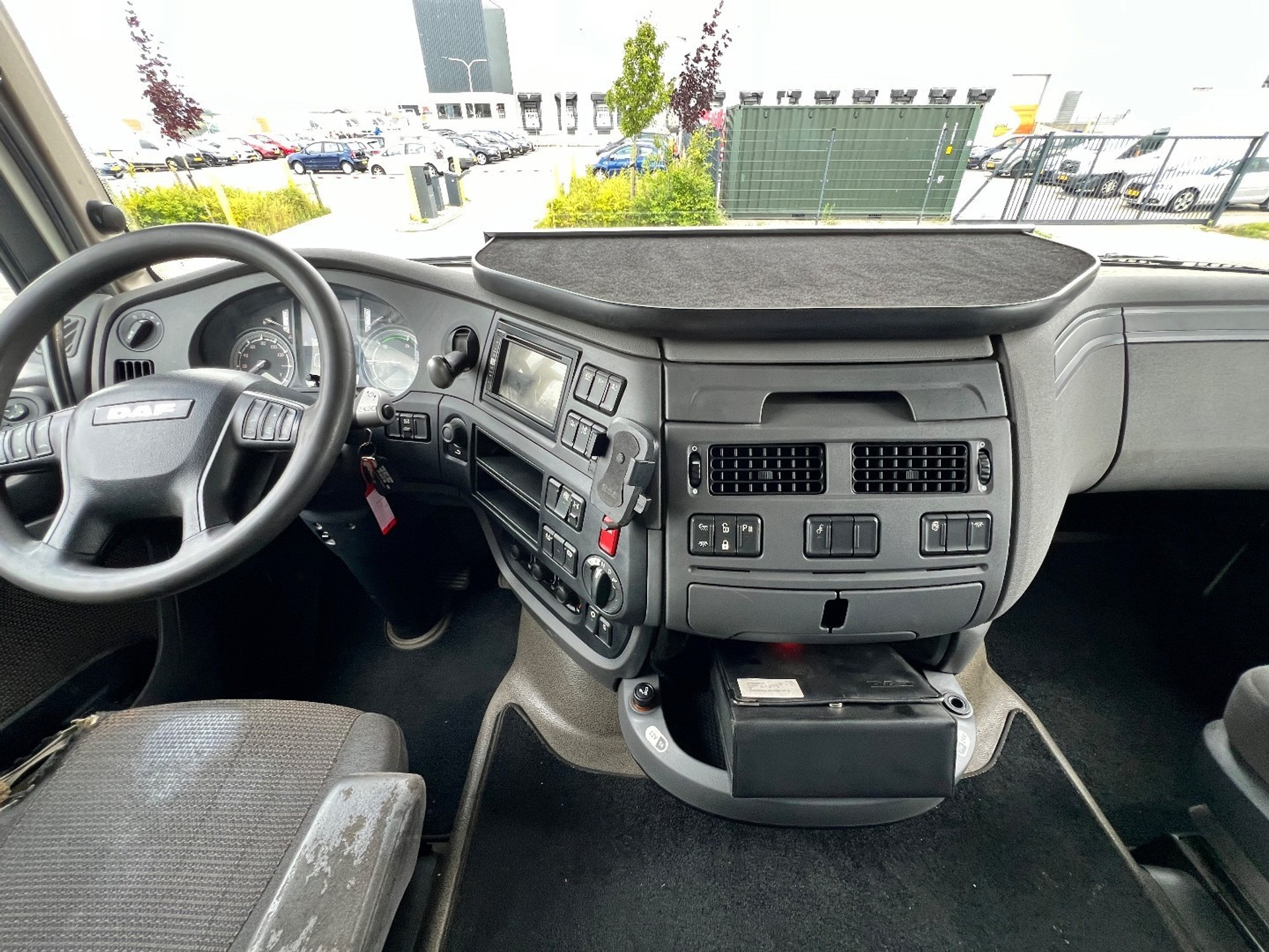 46721140-15.jpg