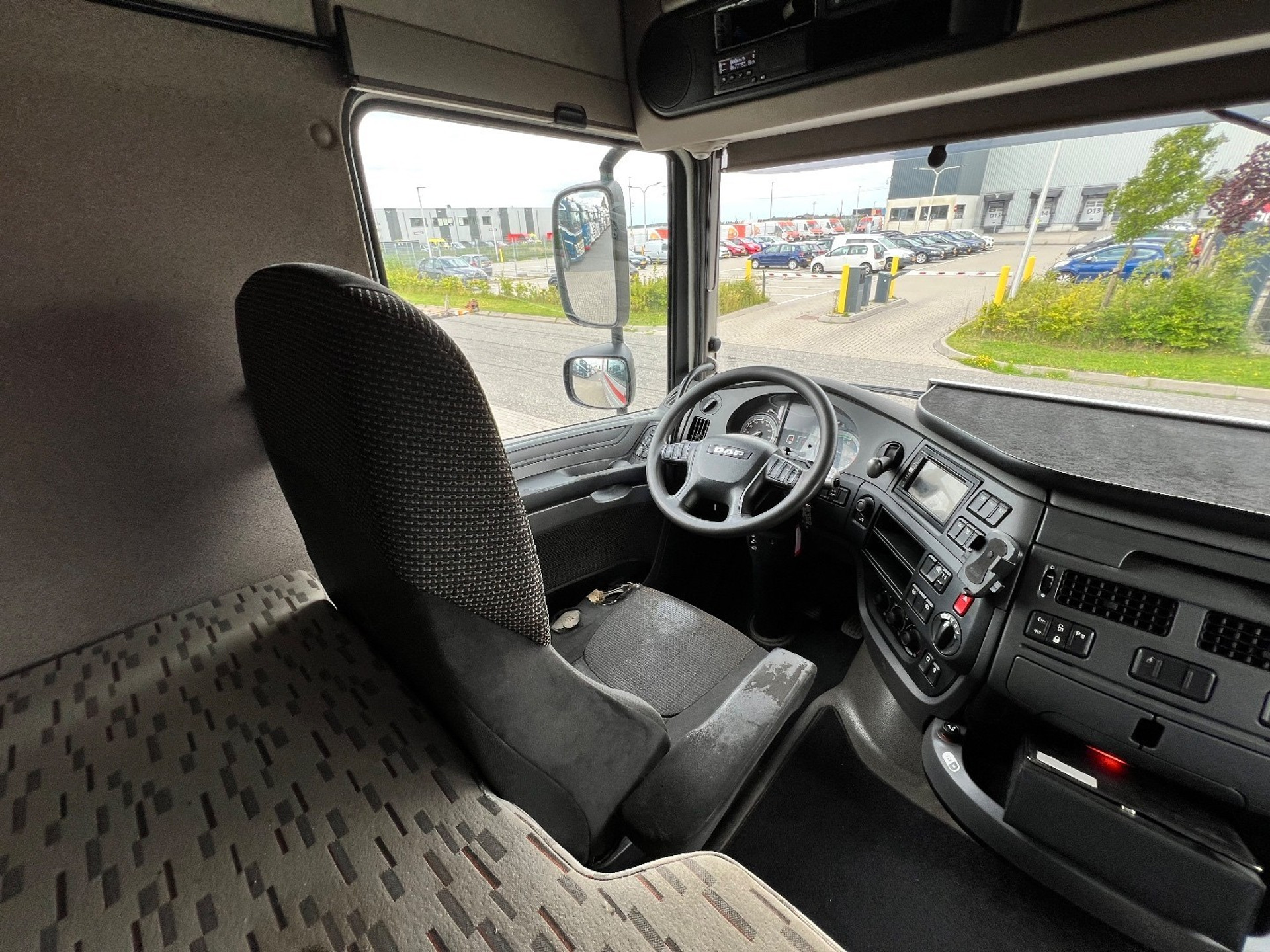 46721140-21.jpg