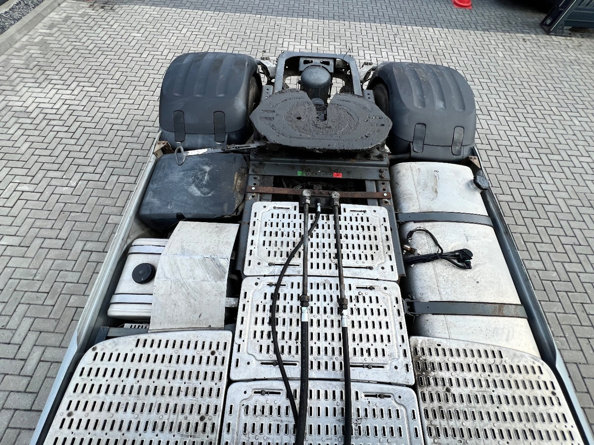46721140-22.jpg
