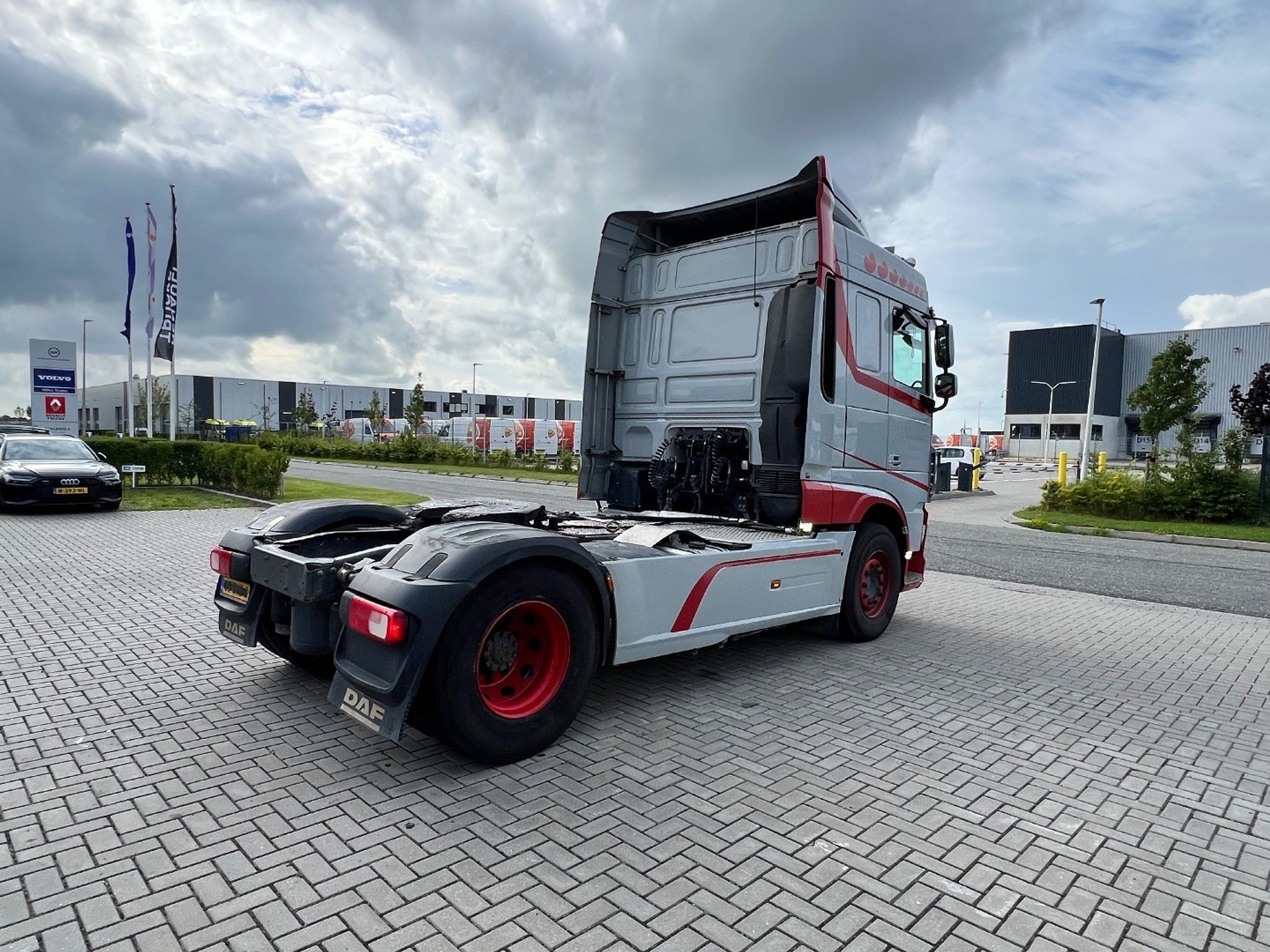 46721140-5.jpg