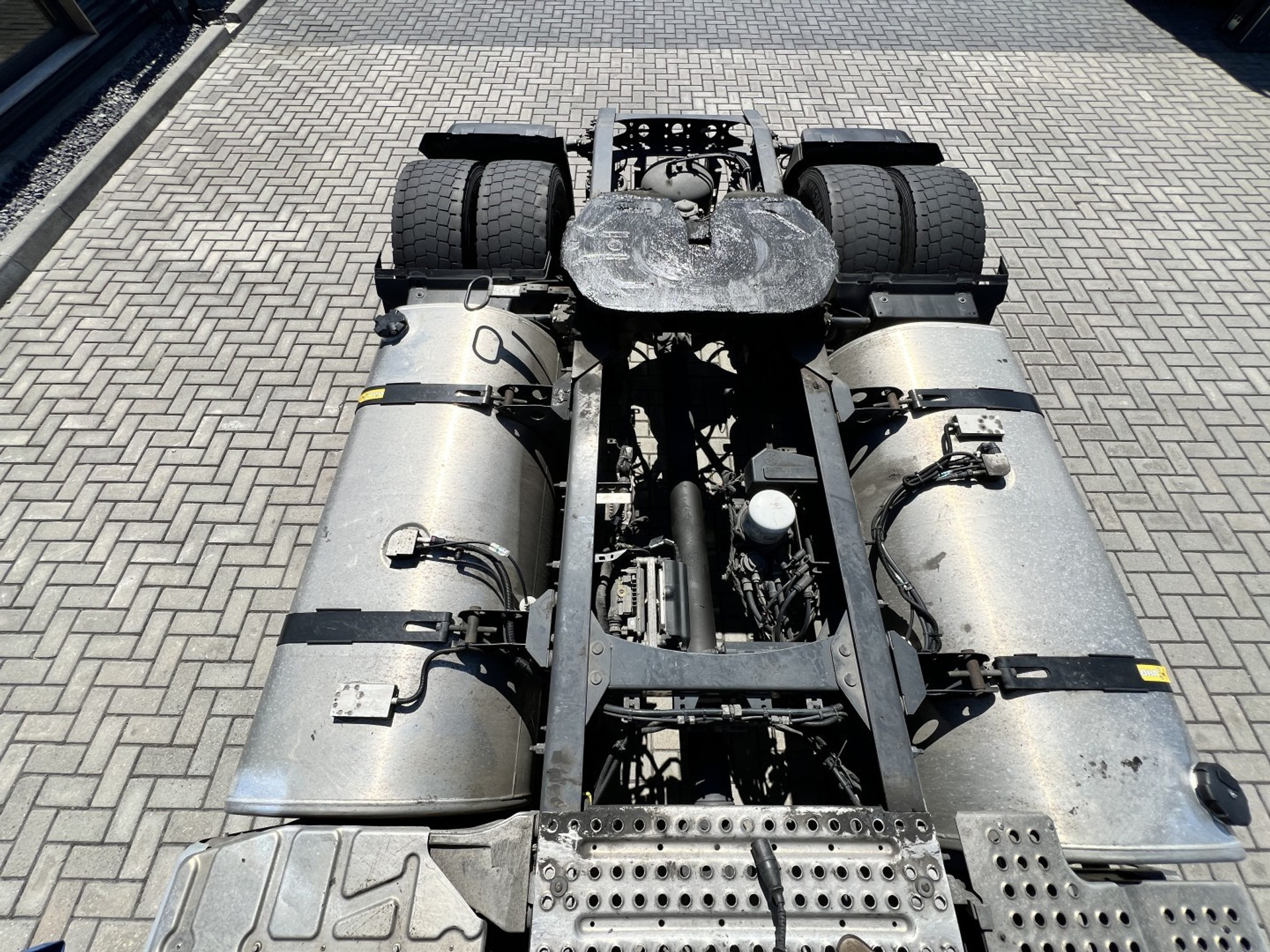 45107433-13.jpg