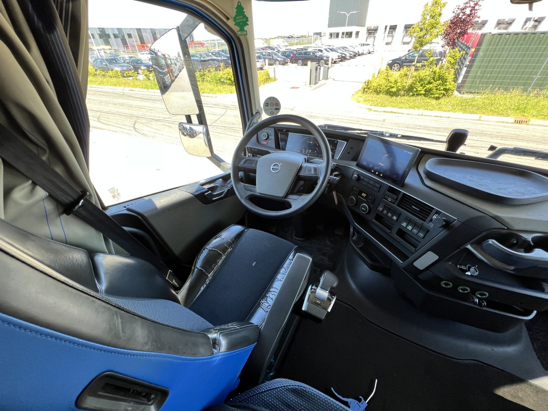 45107433-23.jpg