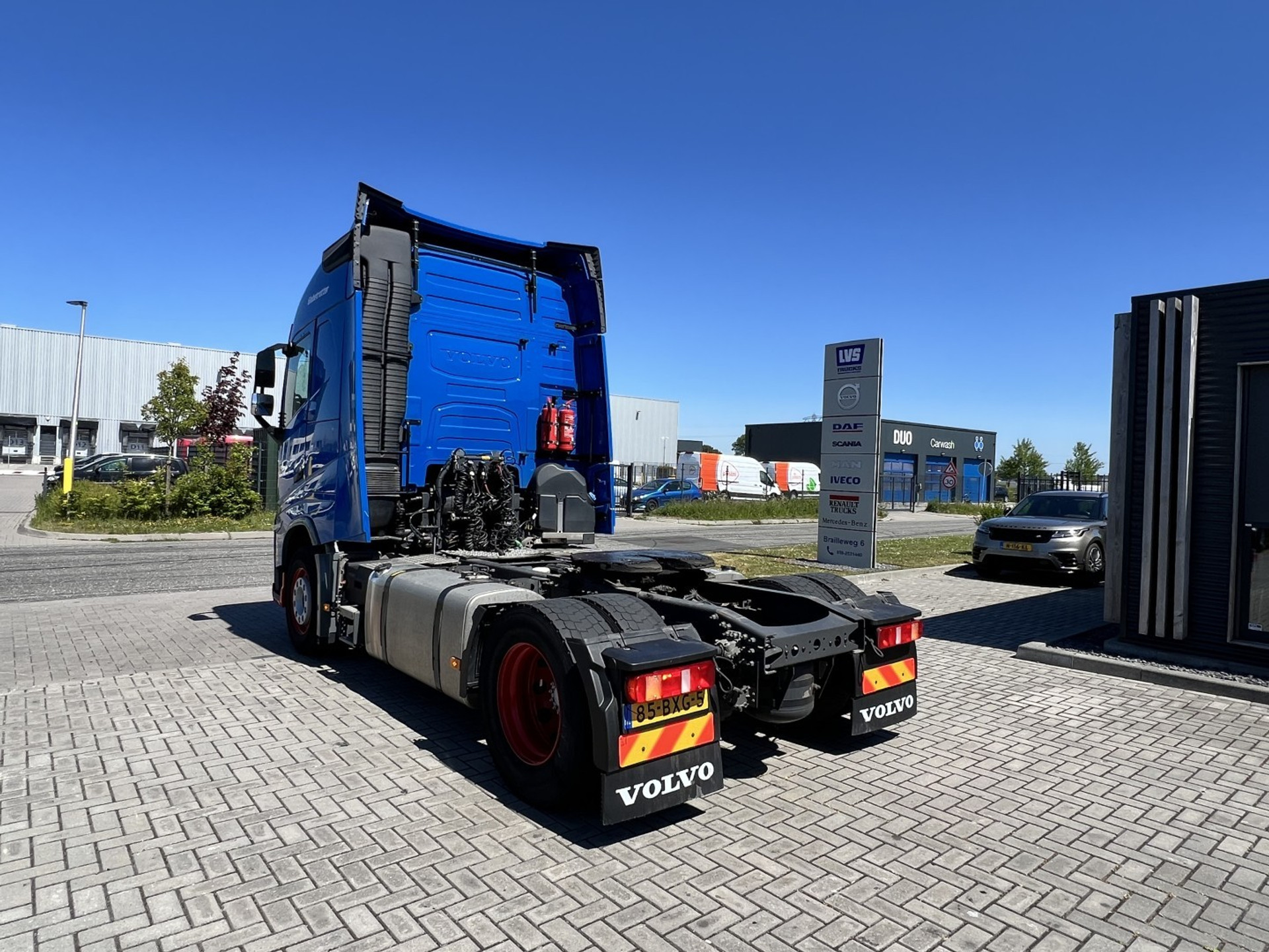 45107433-6.jpg