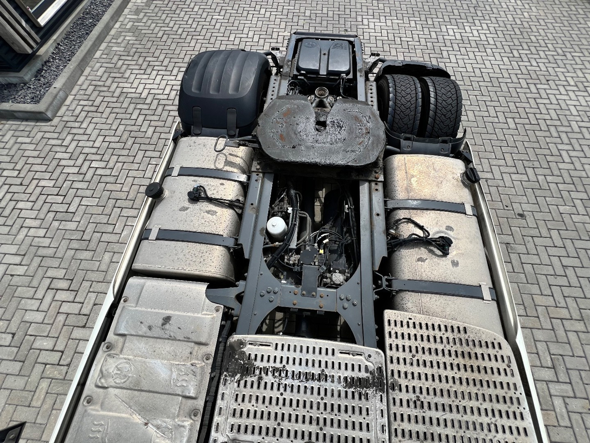 46561422-15.jpg