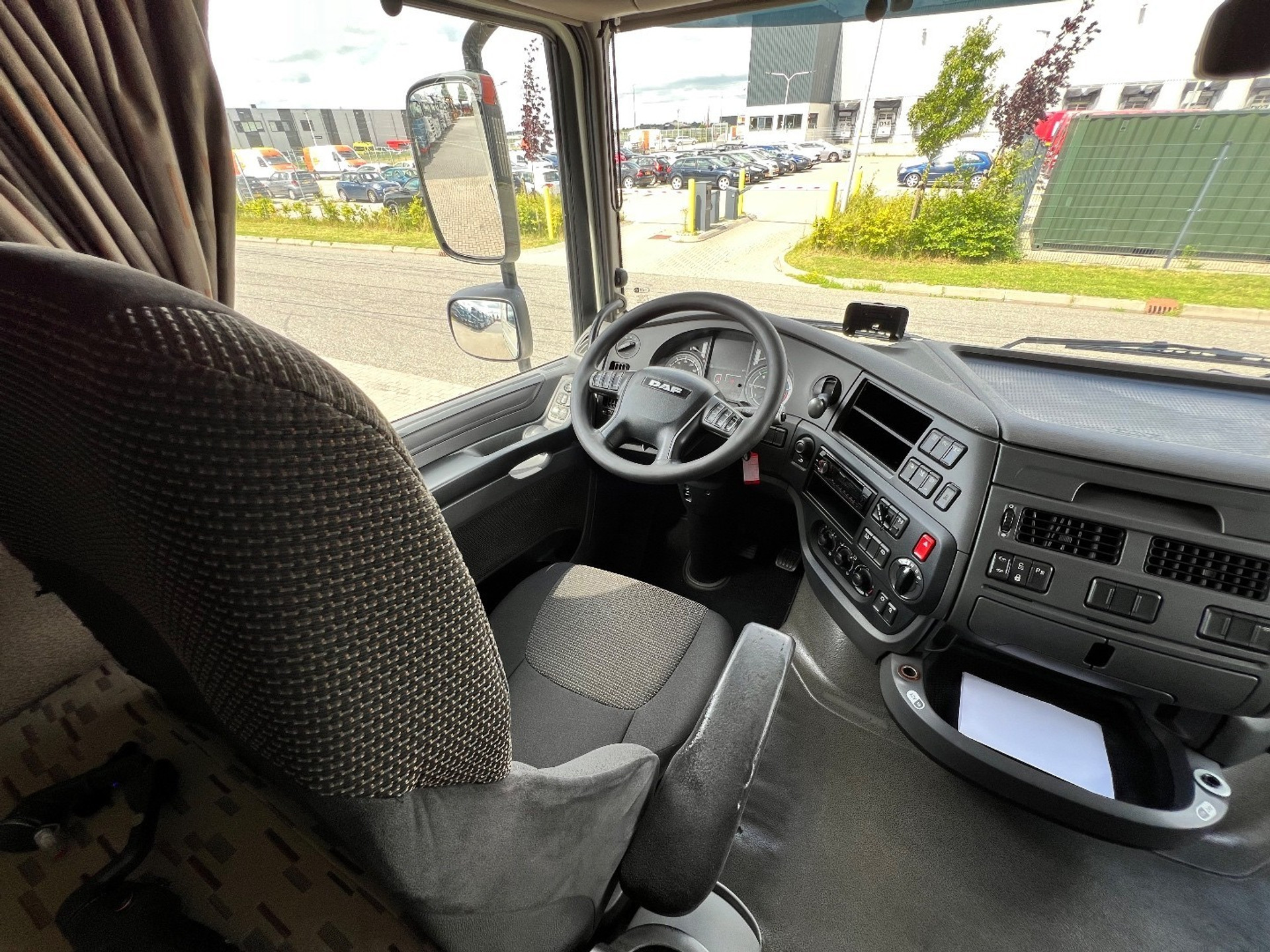 46561422-21.jpg