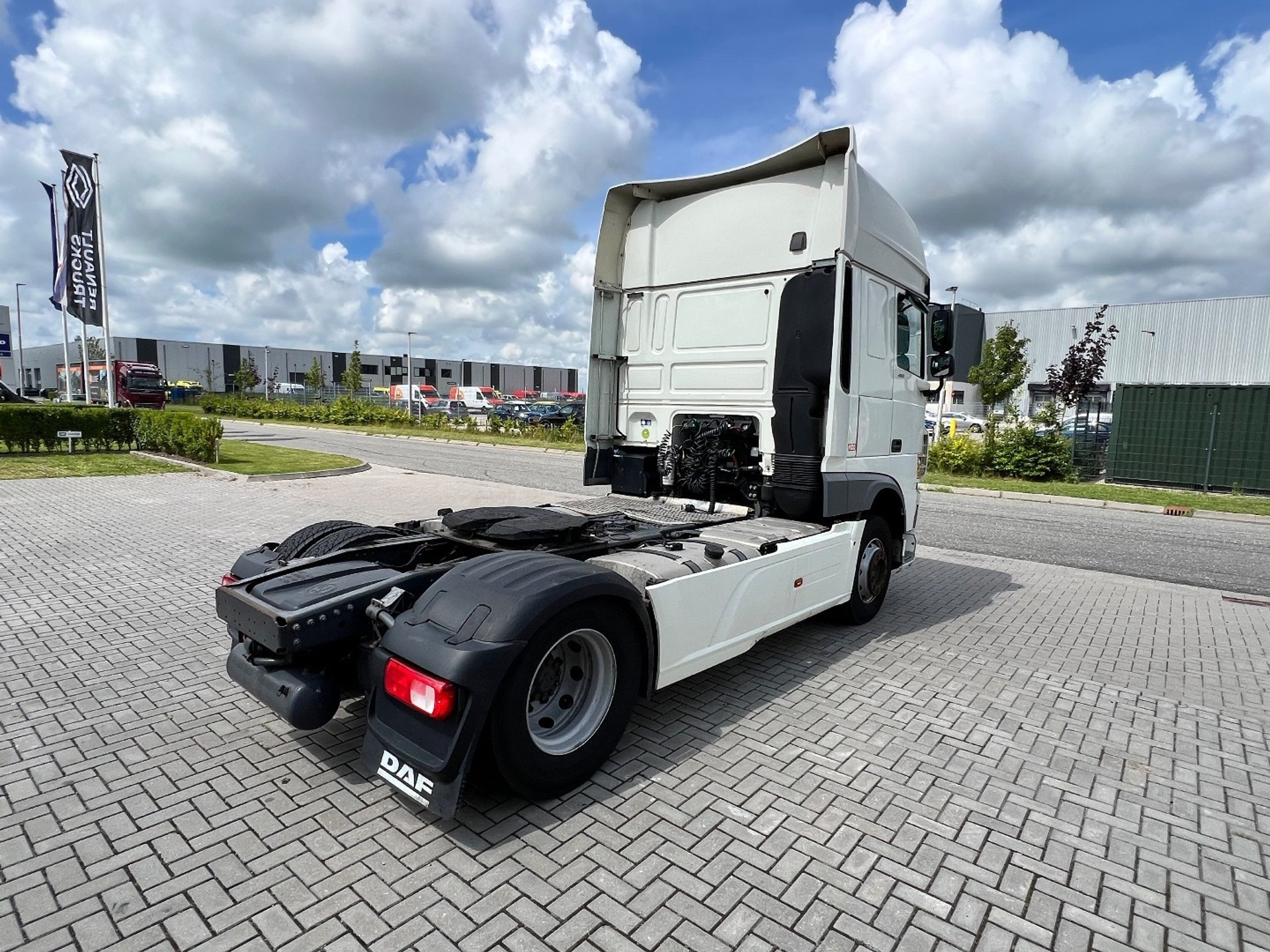 46561422-5.jpg