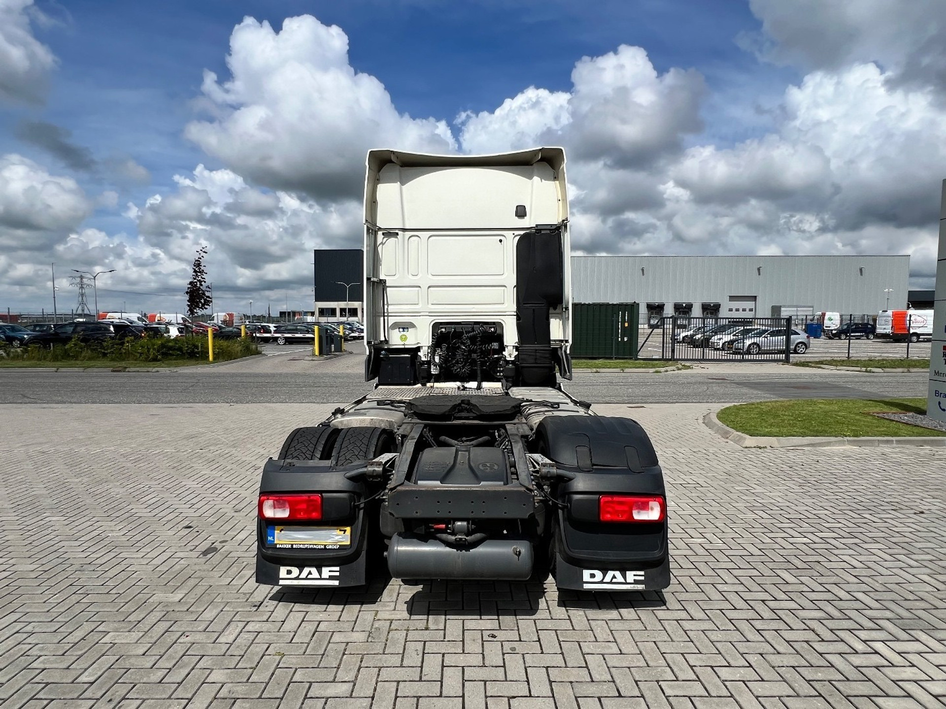 46561422-6.jpg
