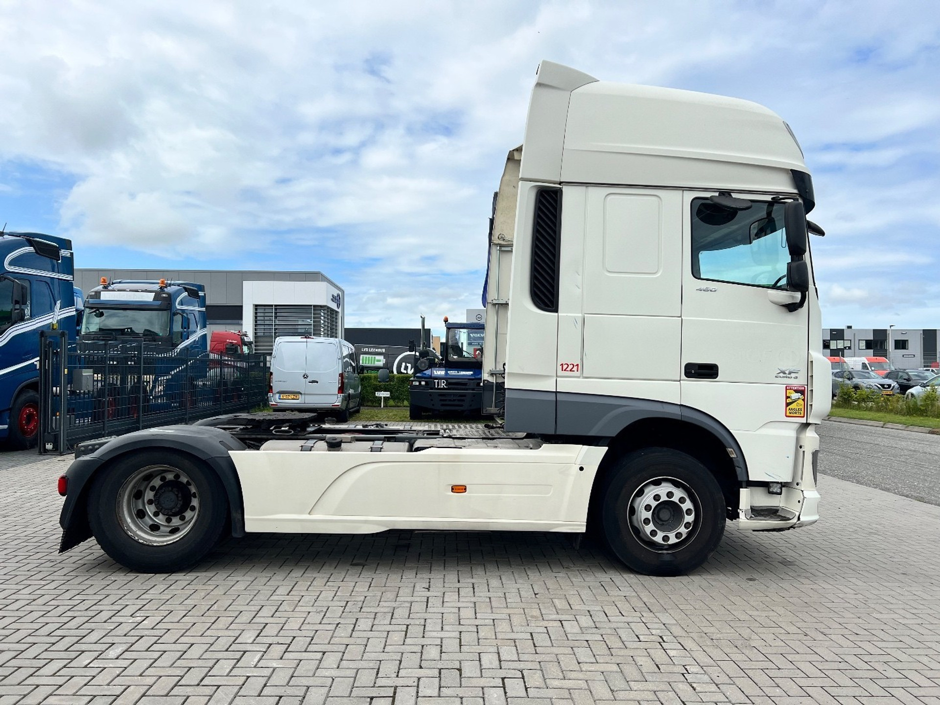 47146530-4.jpg