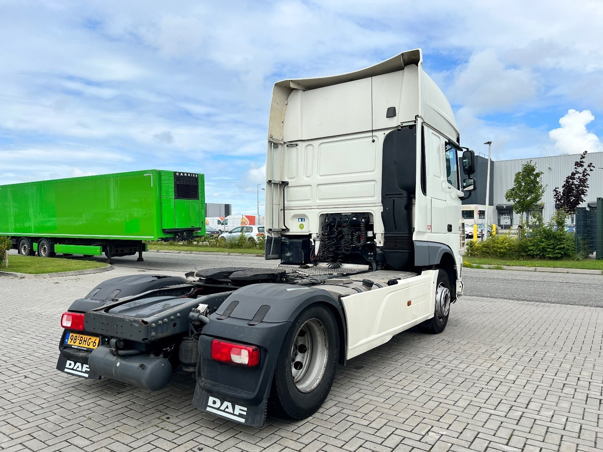 47146530-5.jpg