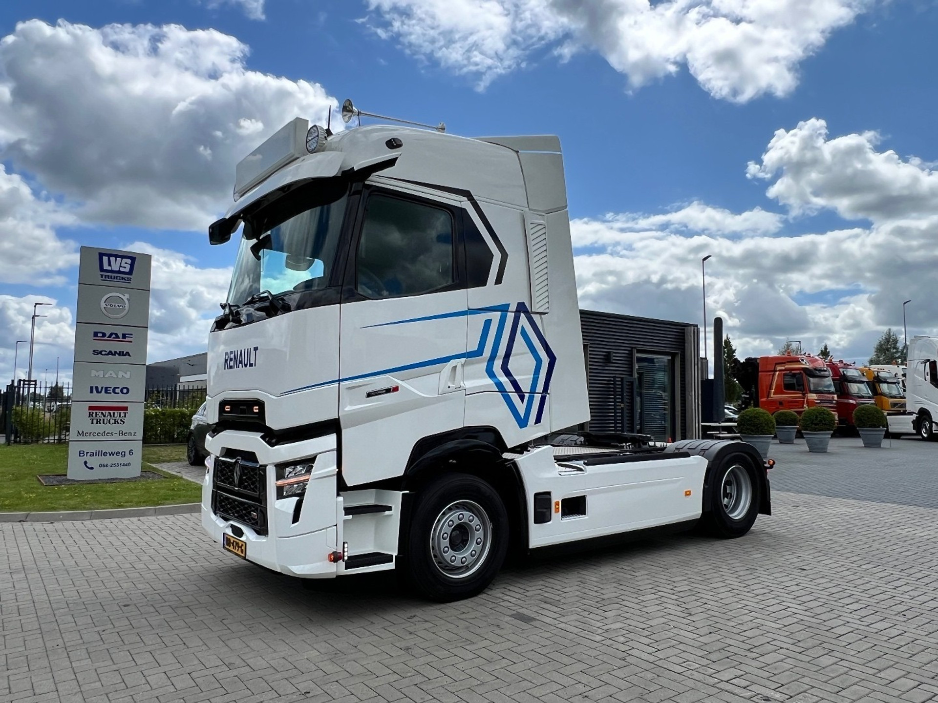 43990692-1.jpg