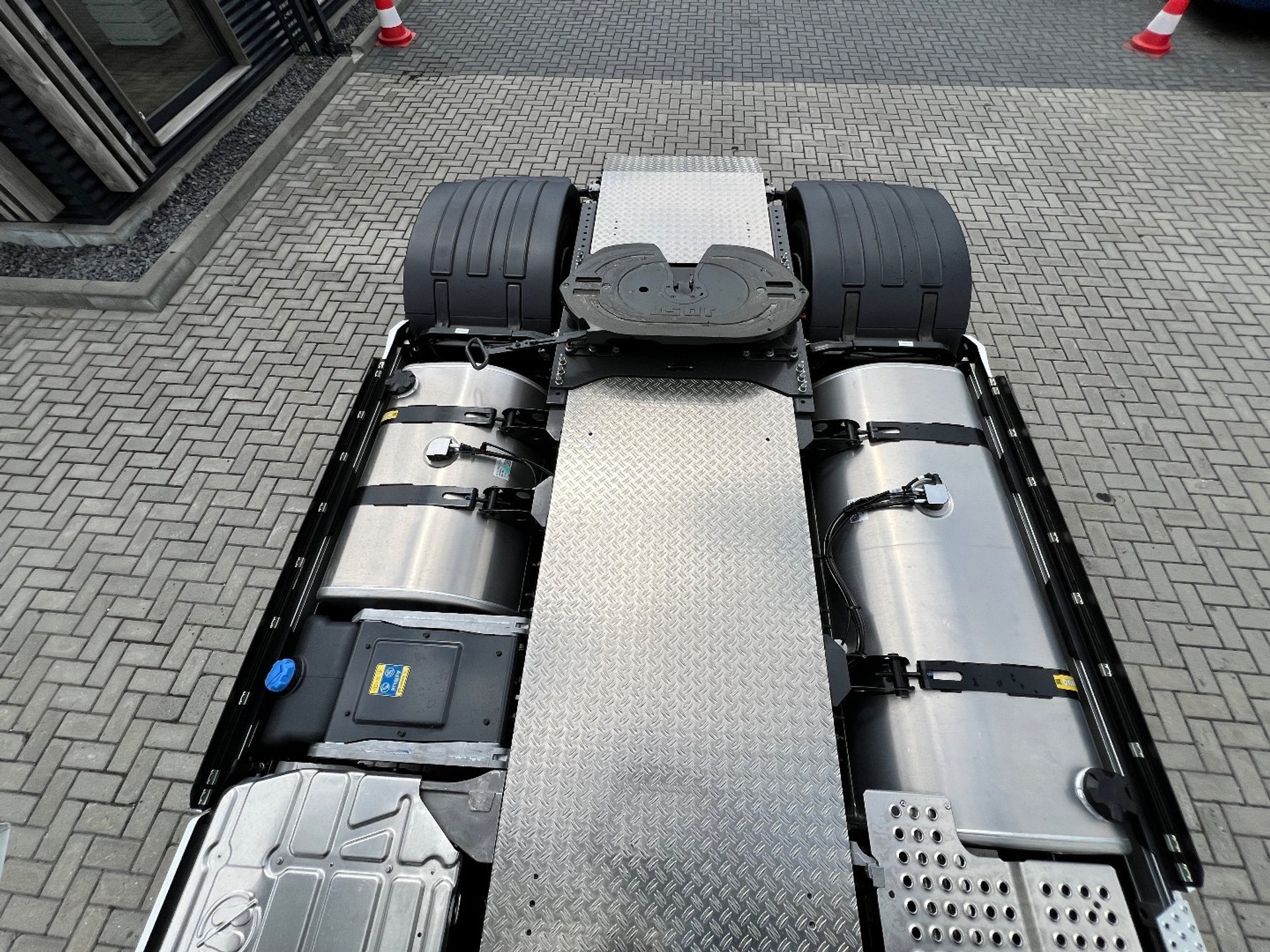 43990692-10.jpg
