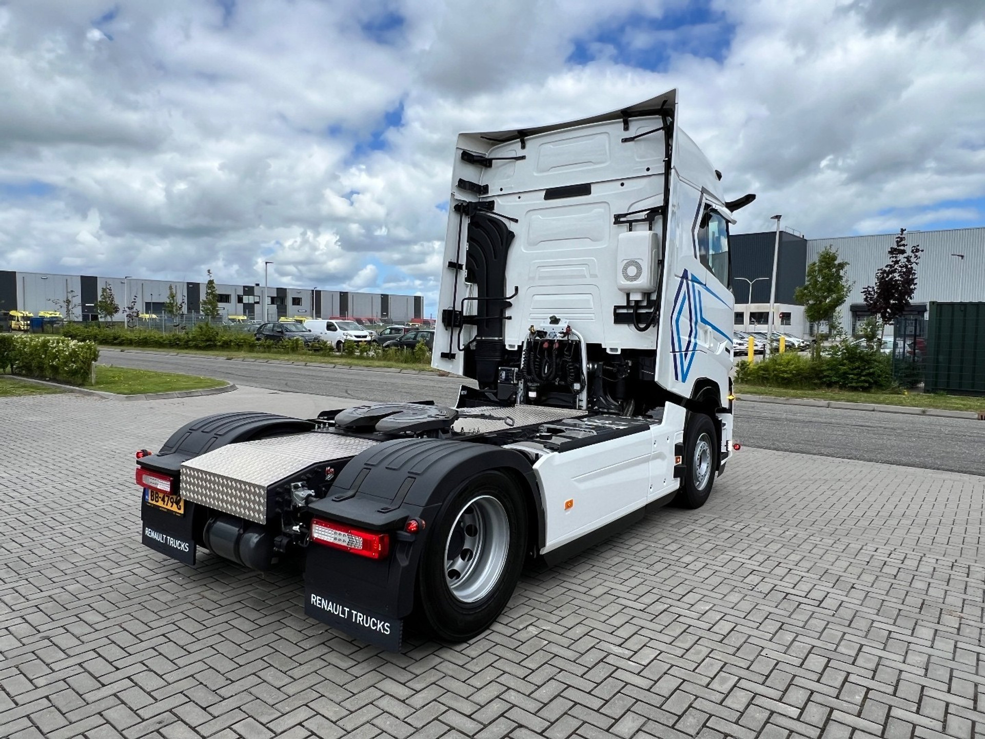 43990692-4.jpg