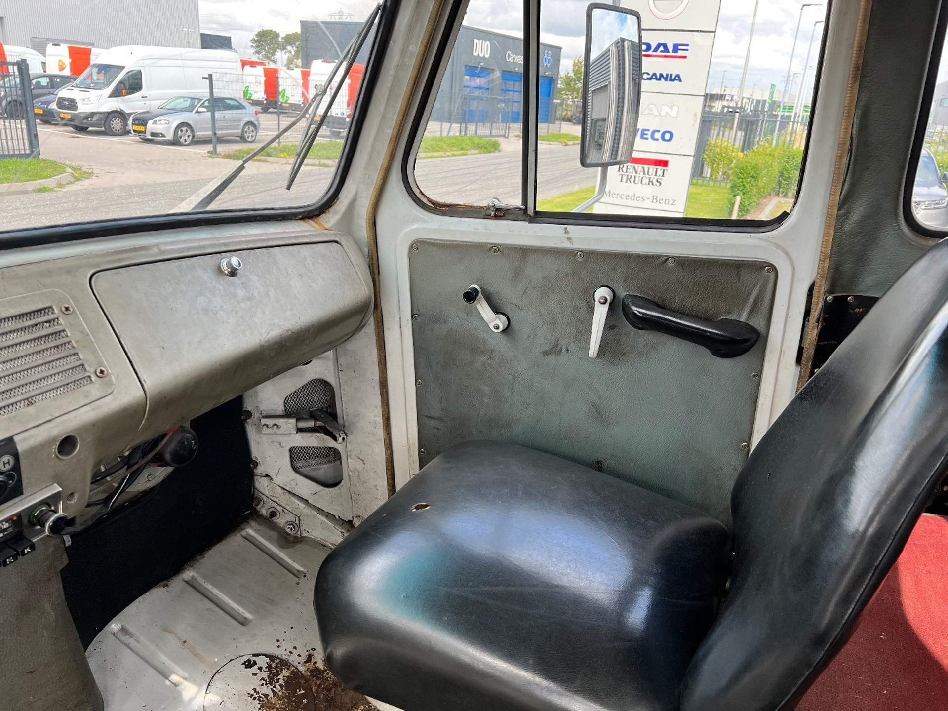 46766918-20.jpg