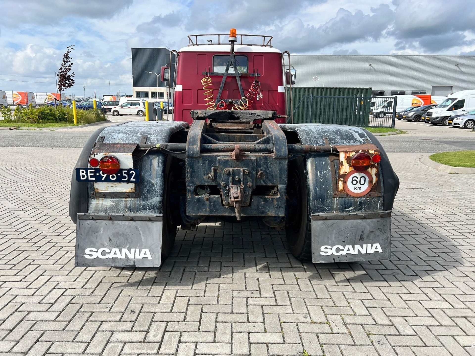 46766918-7.jpg