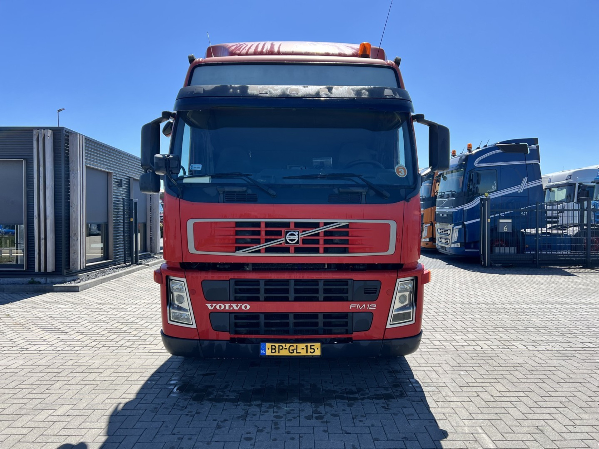 45108410-2.jpg