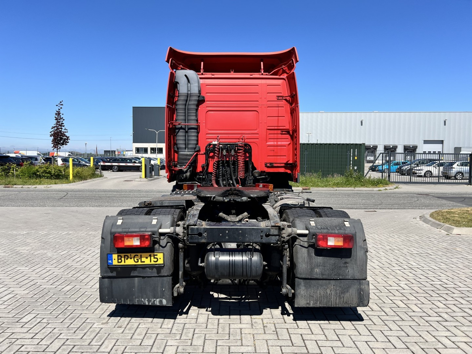 45108410-6.jpg